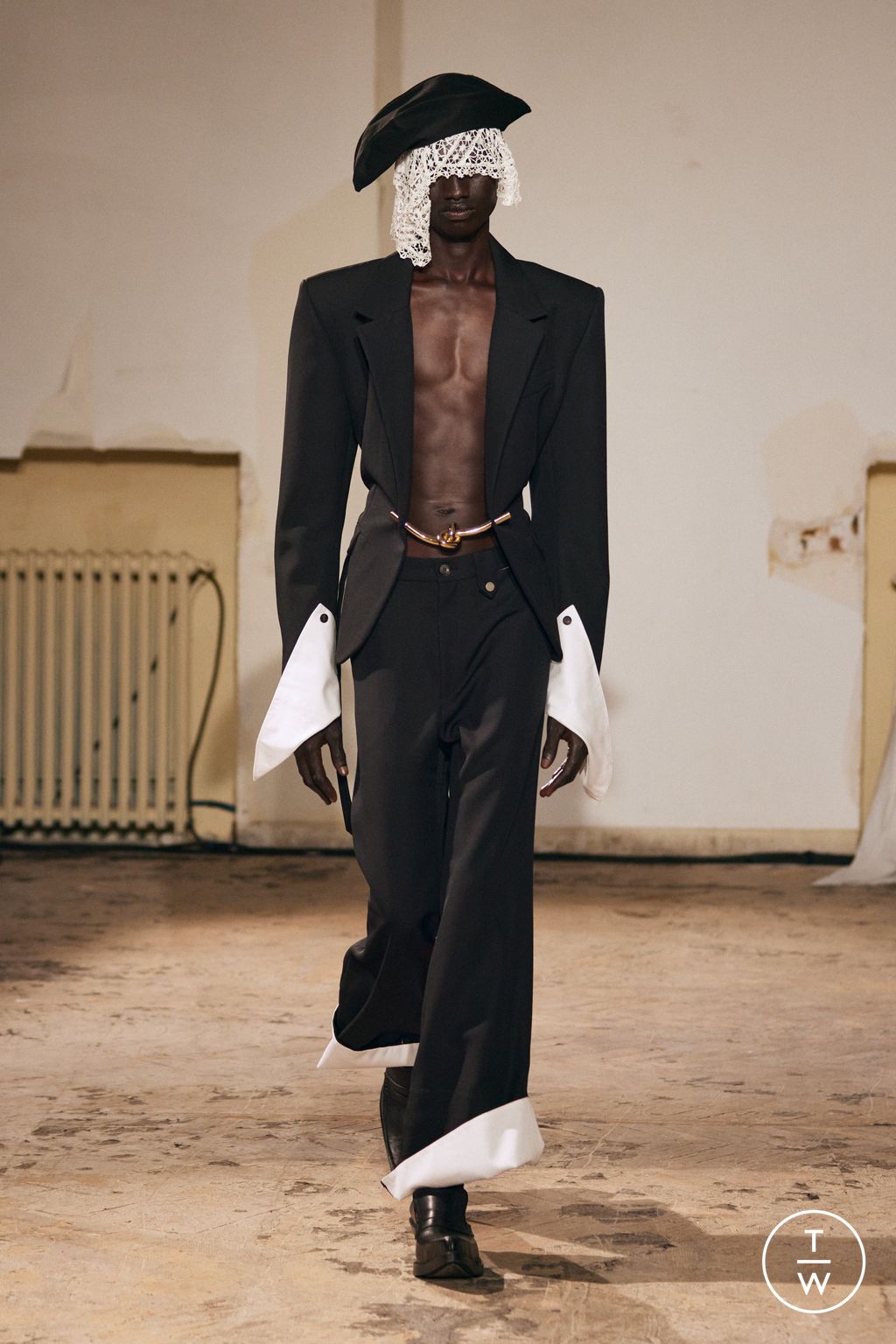 Fashion Week Paris Spring/Summer 2026 look 1 from the EGONlab collection menswear
