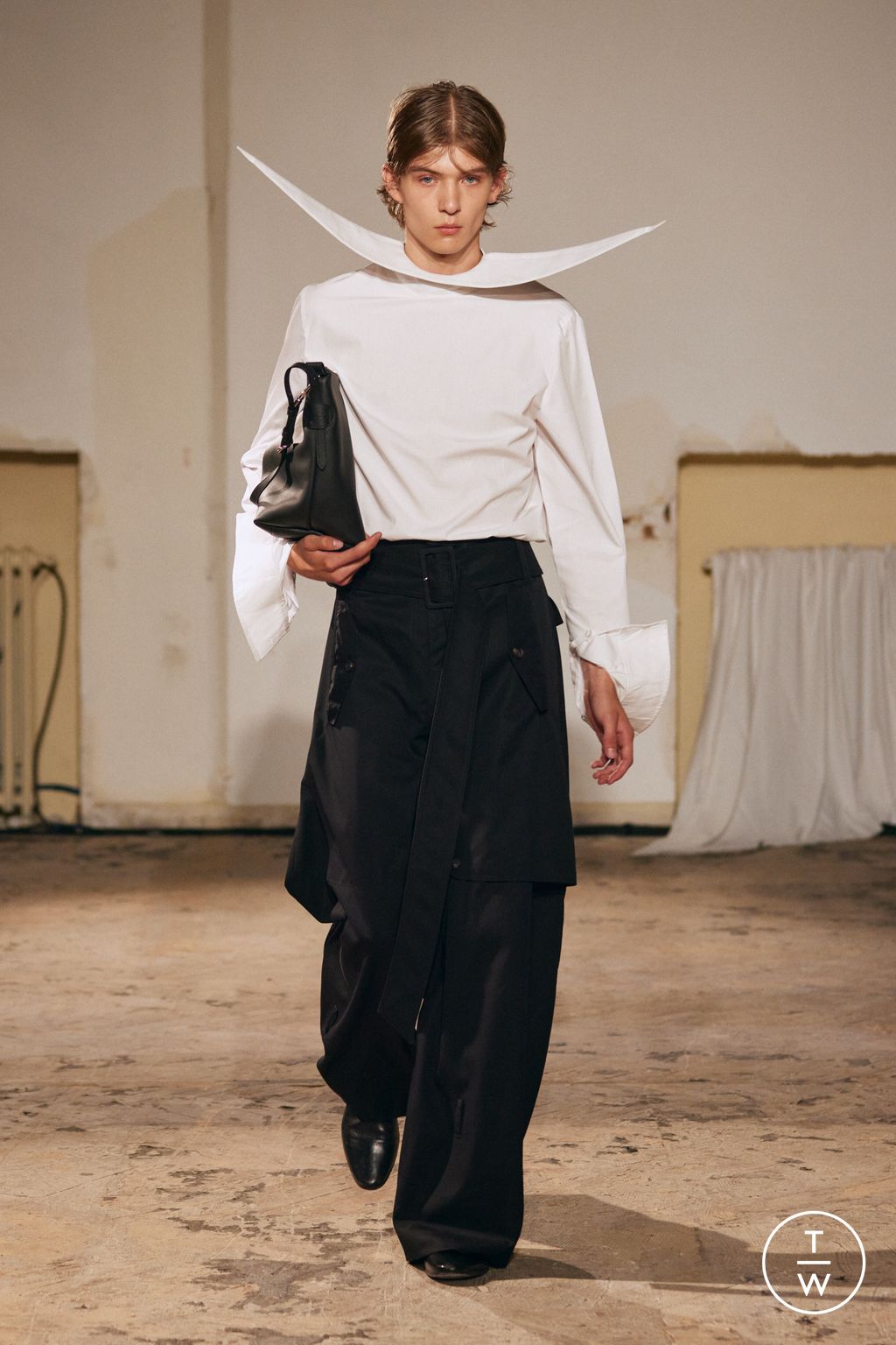 Fashion Week Paris Spring/Summer 2026 look 2 from the EGONlab collection menswear