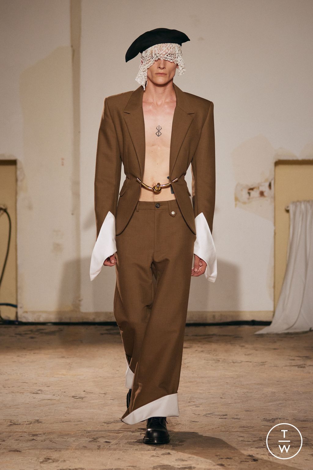 Fashion Week Paris Spring/Summer 2026 look 13 de la collection EGONlab menswear