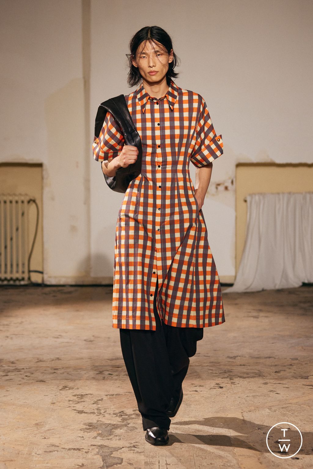 Fashion Week Paris Spring/Summer 2026 look 15 de la collection EGONlab menswear