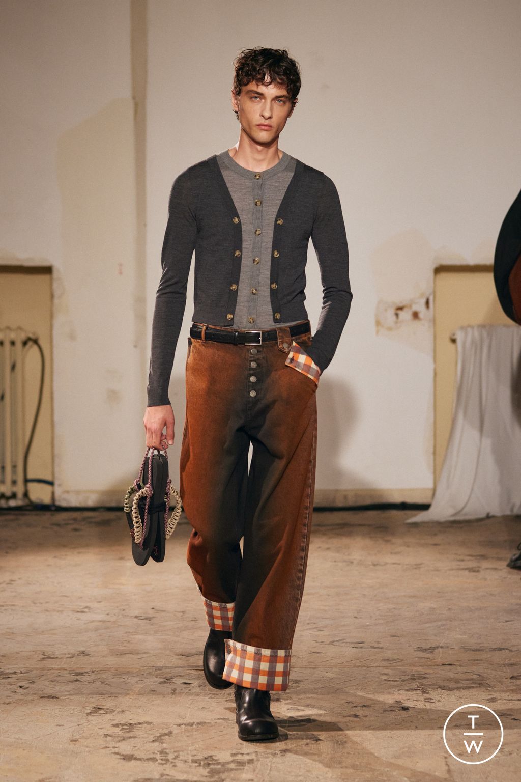 Fashion Week Paris Spring/Summer 2026 look 16 de la collection EGONlab menswear
