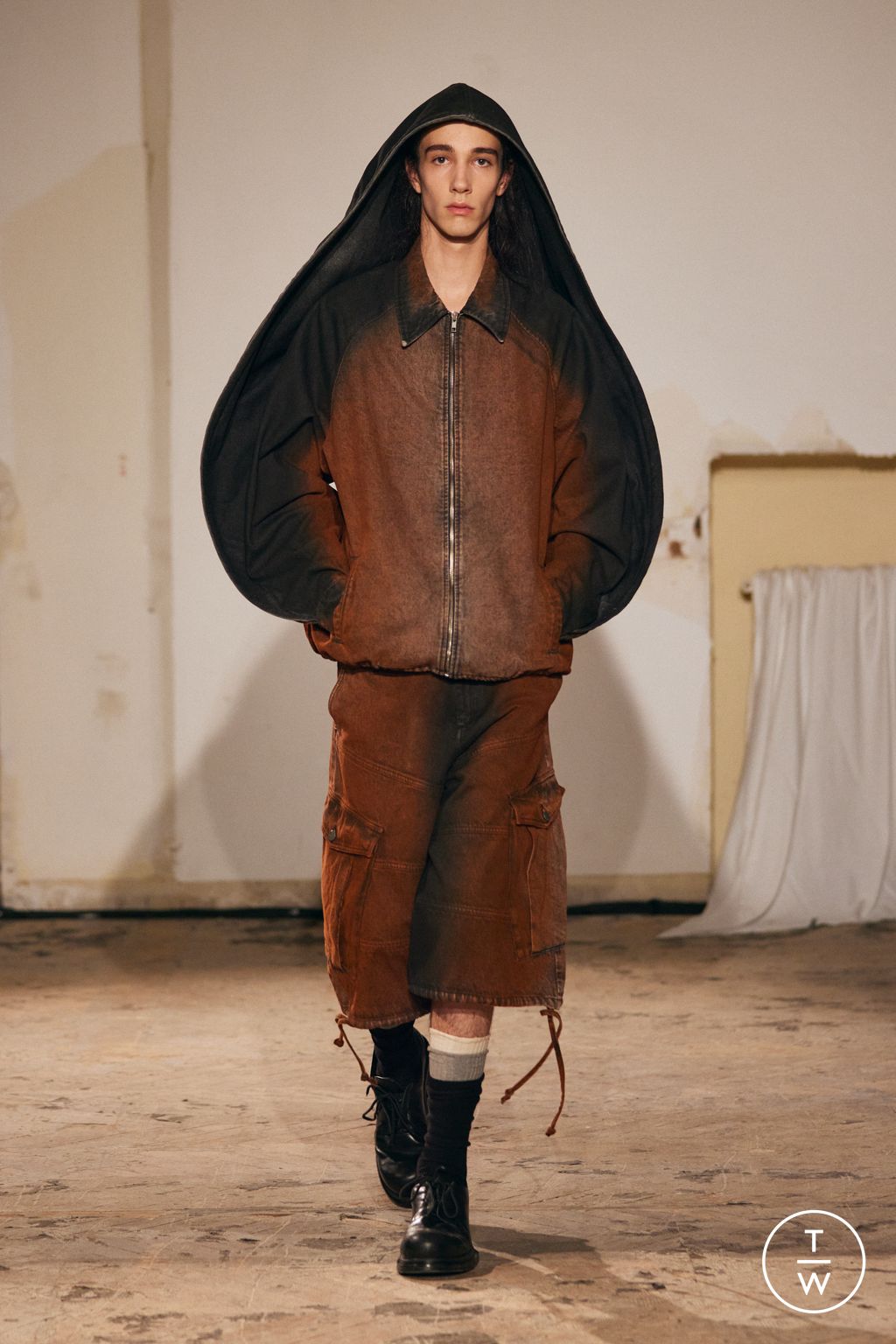 Fashion Week Paris Spring/Summer 2026 look 17 de la collection EGONlab menswear