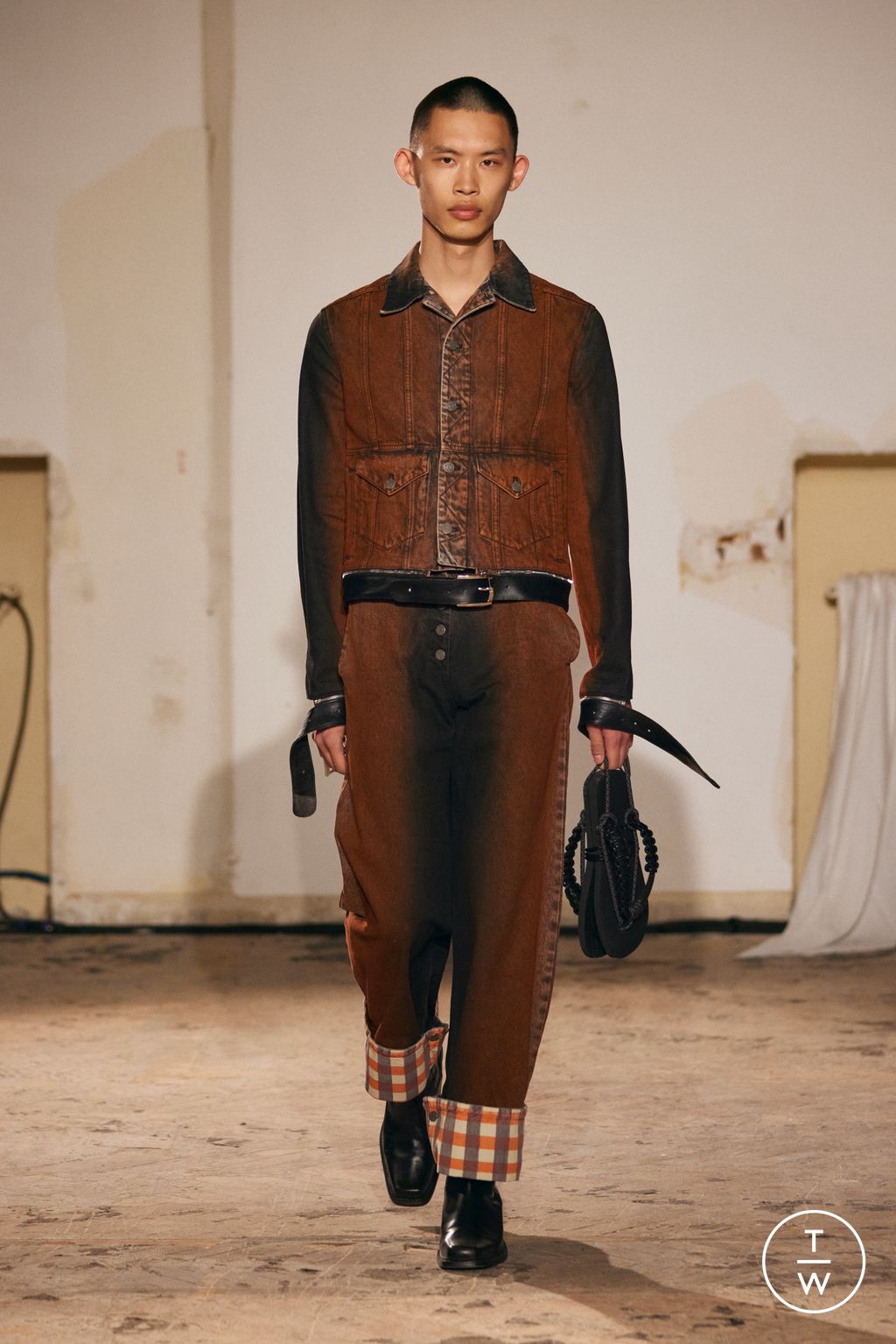 Fashion Week Paris Spring/Summer 2026 look 18 de la collection EGONlab menswear