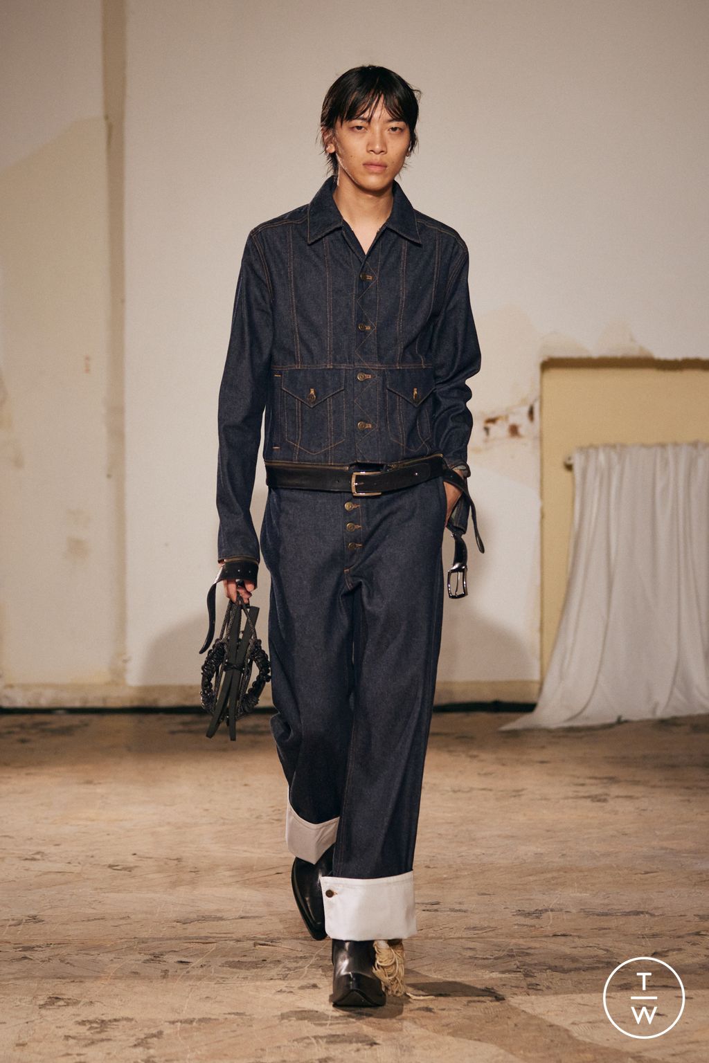 Fashion Week Paris Spring/Summer 2026 look 24 from the EGONlab collection menswear