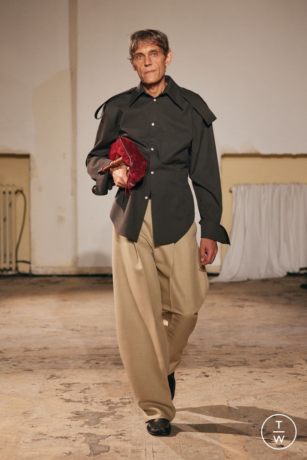 Fashion Week Paris Spring/Summer 2026 look 26 from the EGONlab collection menswear