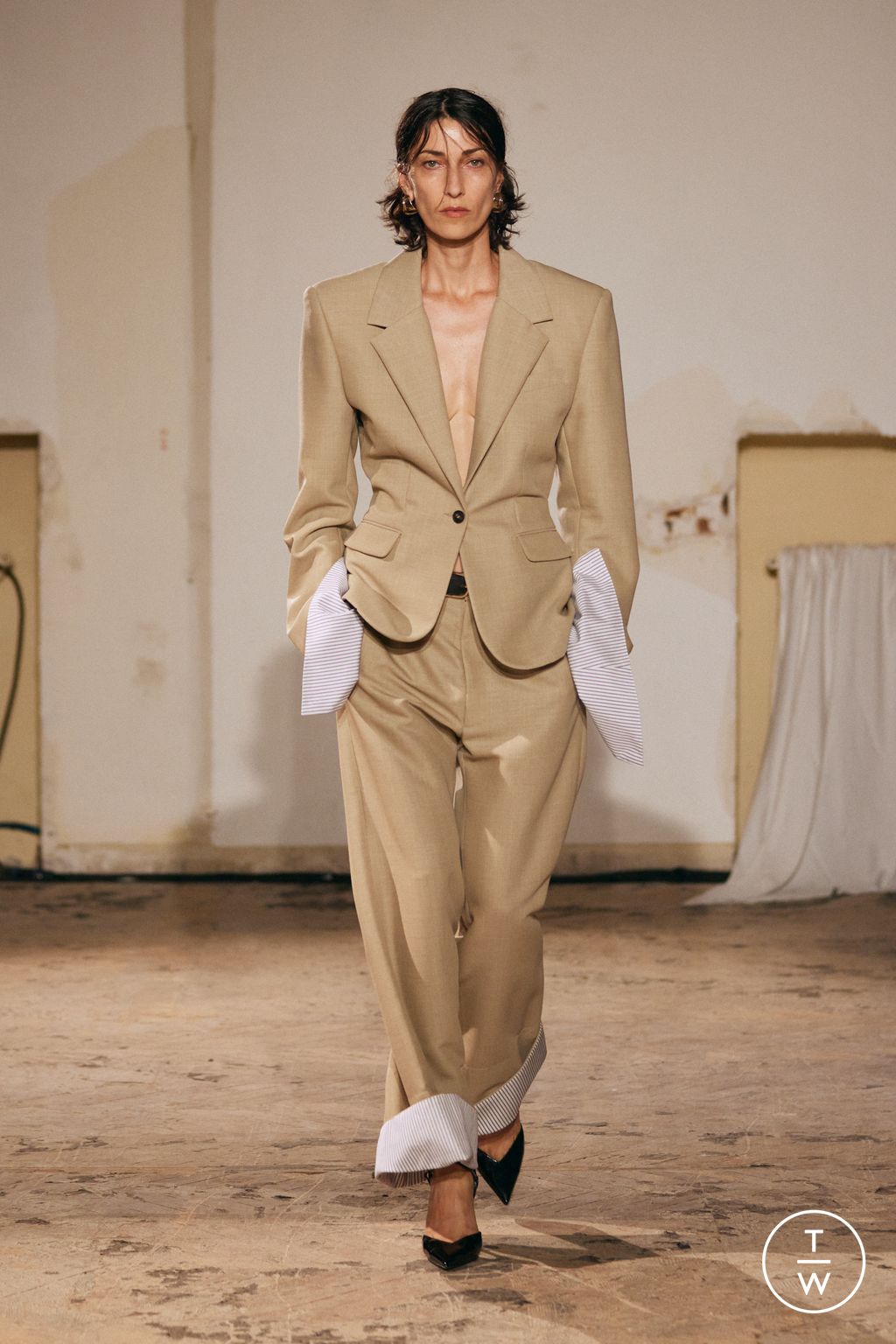 Fashion Week Paris Spring/Summer 2026 look 27 de la collection EGONlab menswear