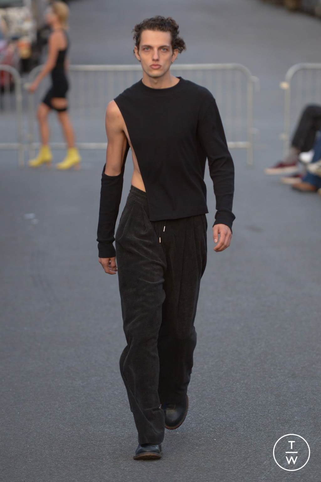 Fashion Week New York Spring/Summer 2022 look 11 from the Eckhaus Latta collection 女装