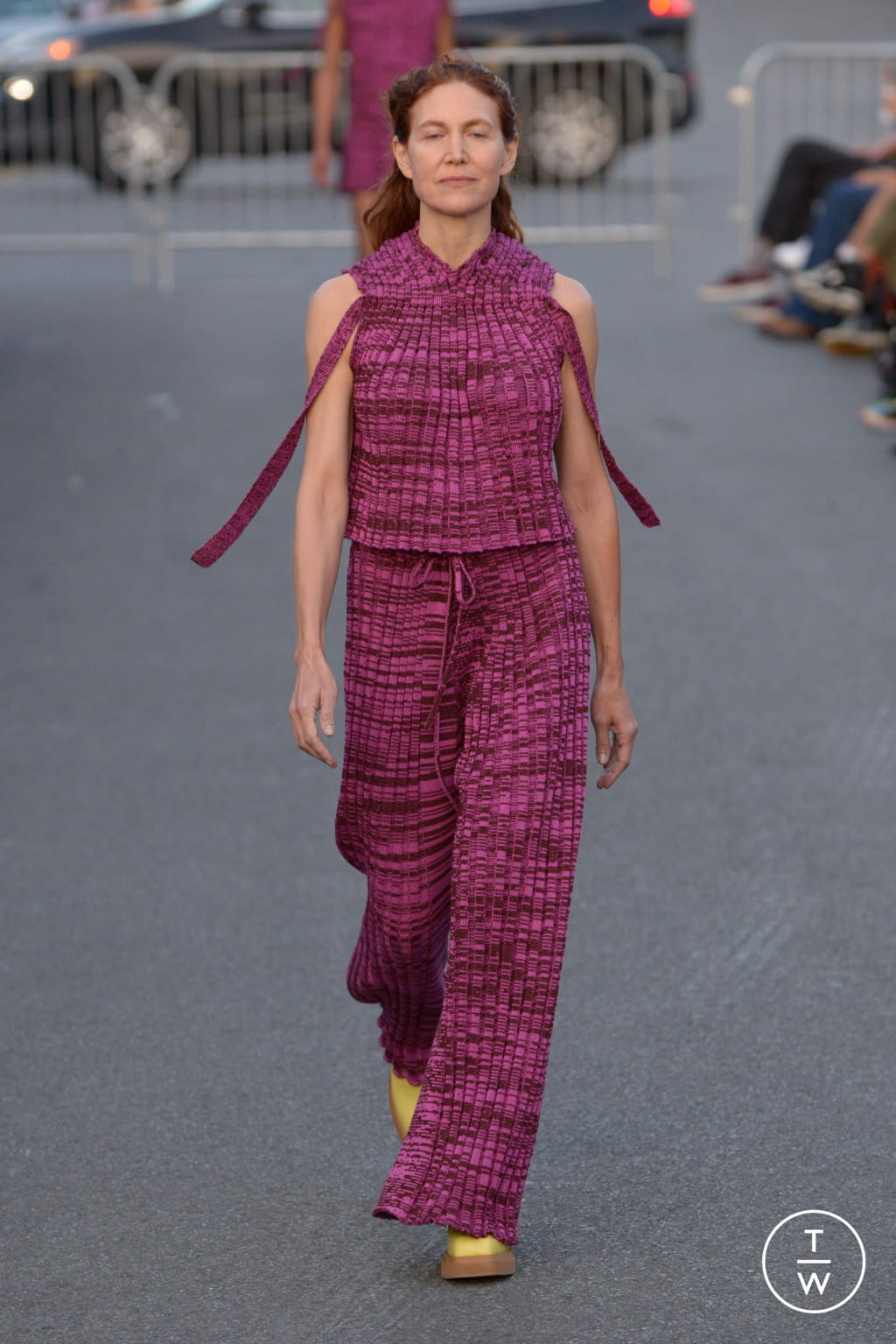 Fashion Week New York Spring/Summer 2022 look 27 from the Eckhaus Latta collection 女装
