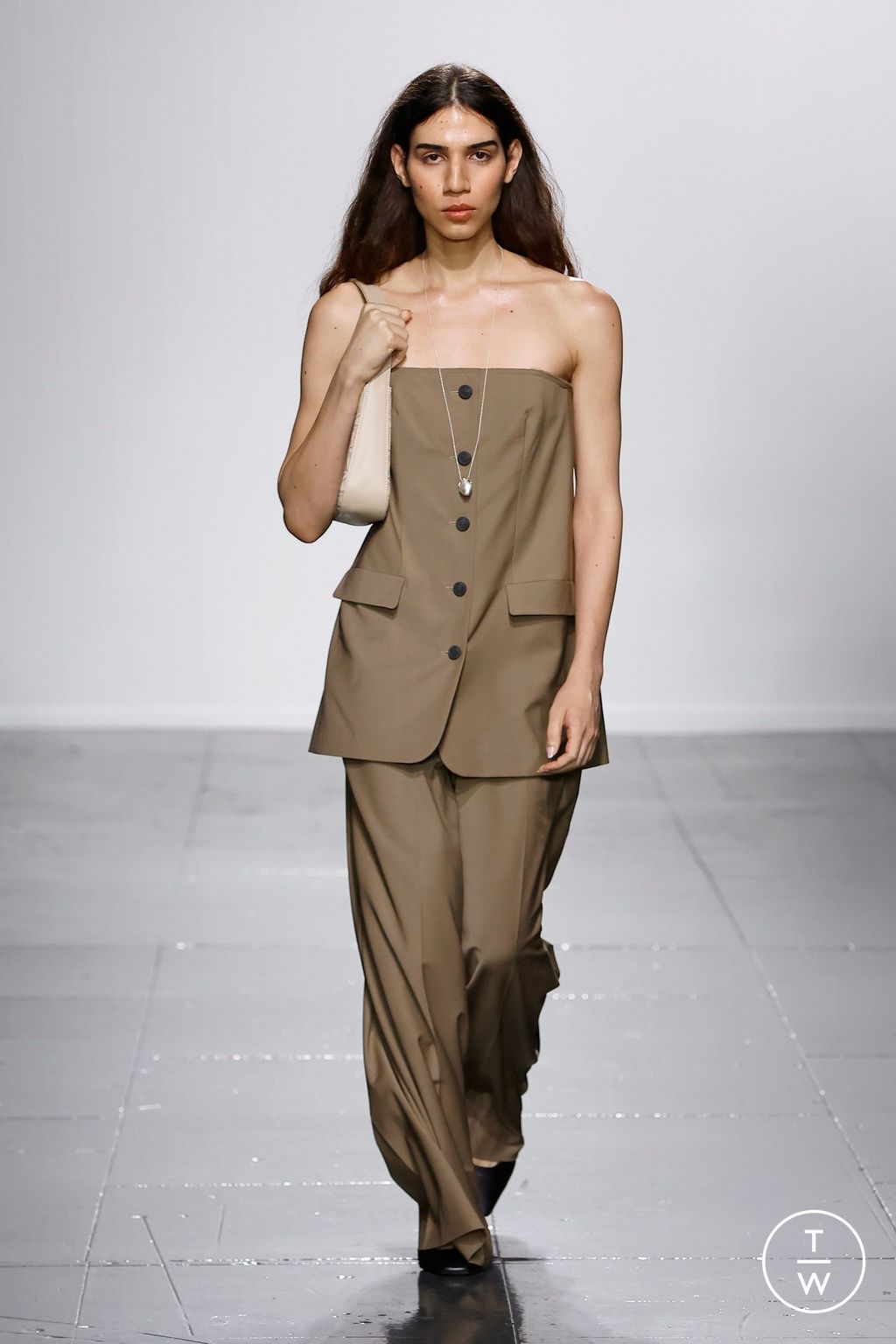 Fashion Week London Spring/Summer 2024 look 4 from the ELENAREVA collection 女装