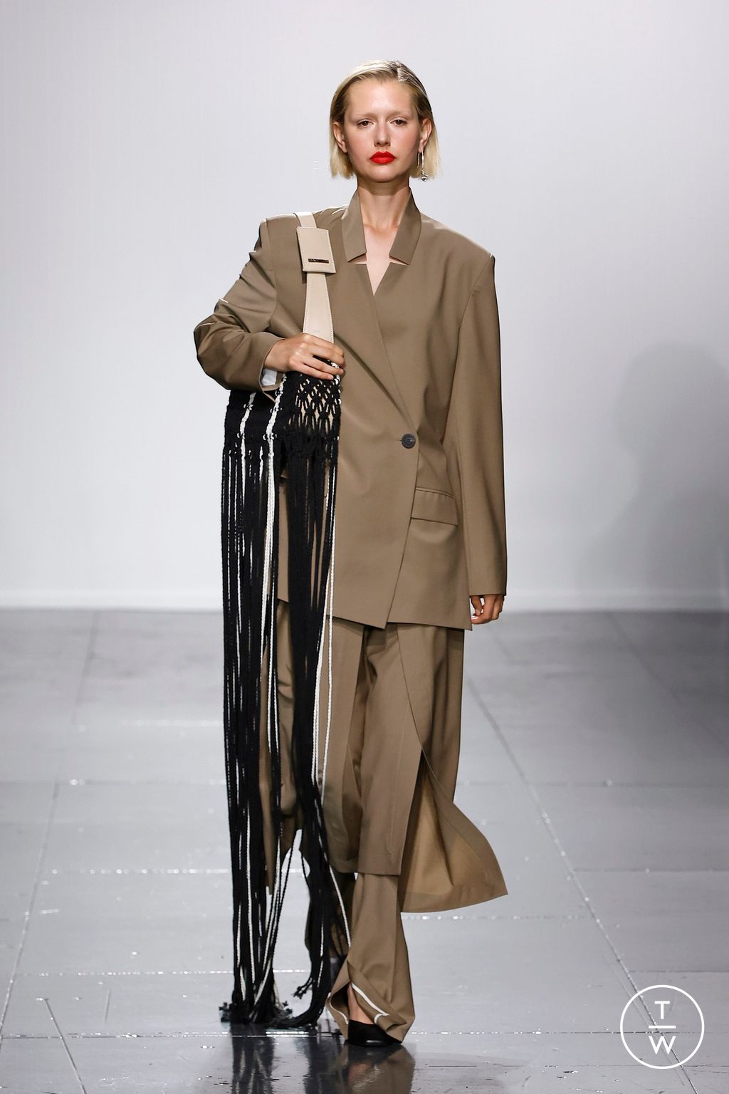 Fashion Week London Spring/Summer 2024 look 7 from the ELENAREVA collection womenswear