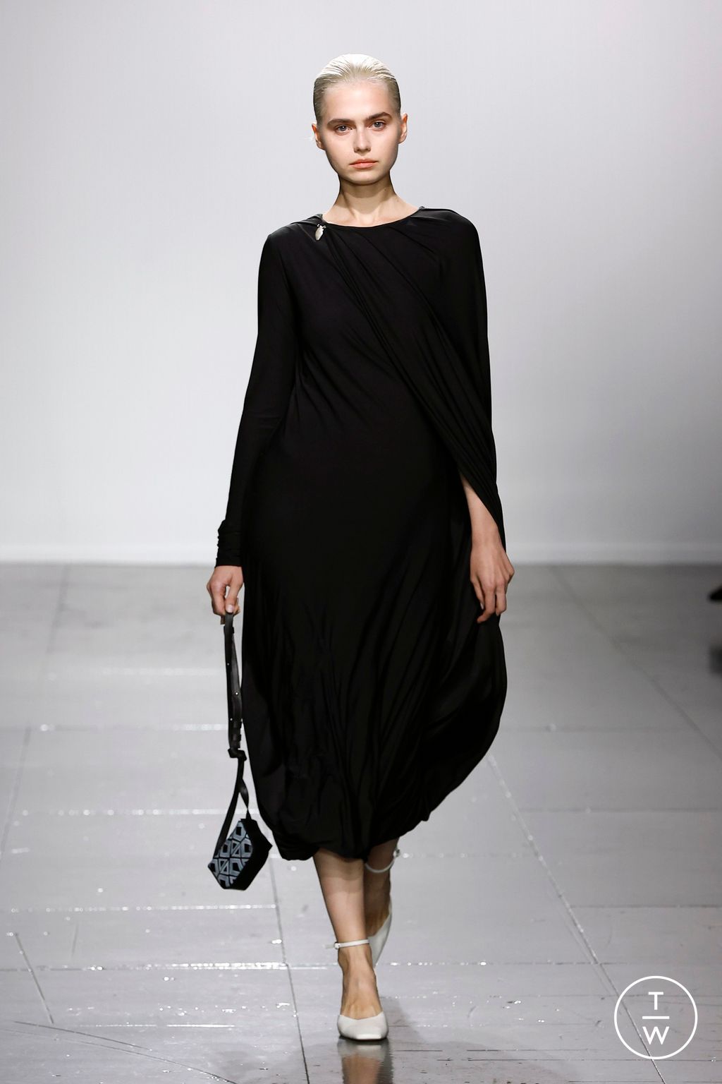 Fashion Week London Spring/Summer 2024 look 14 de la collection ELENAREVA womenswear