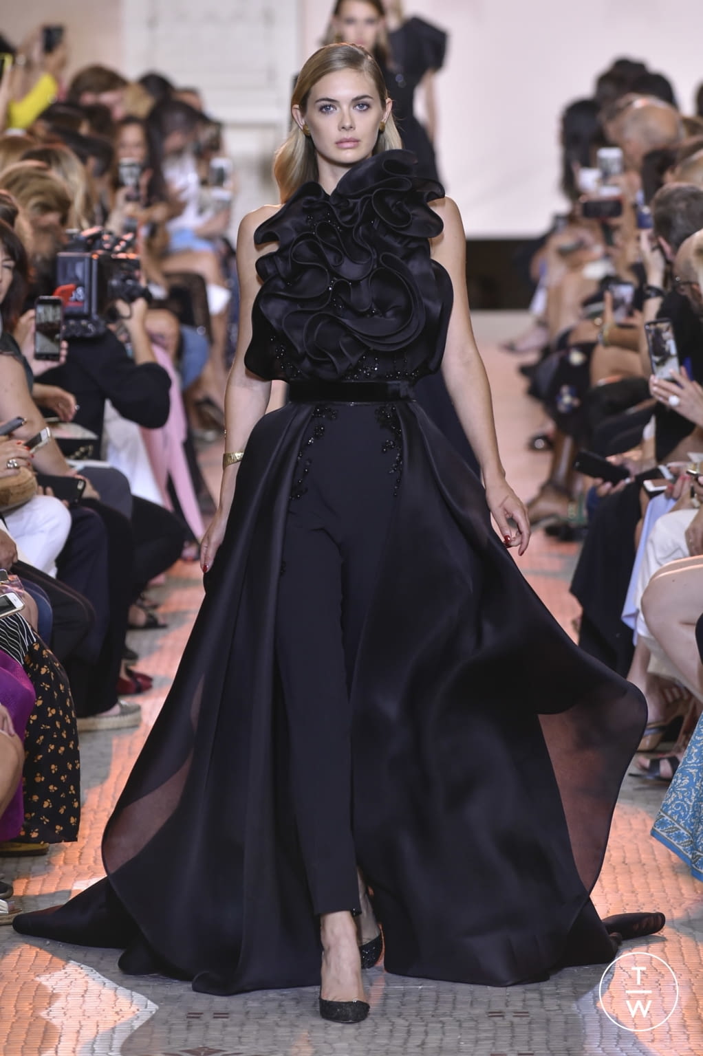 Fashion Week Paris Fall/Winter 2018 look 1 from the Elie Saab collection couture