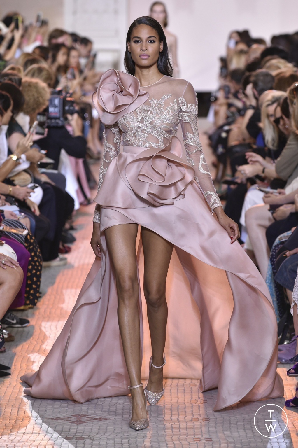 Fashion Week Paris Fall/Winter 2018 look 15 from the Elie Saab collection couture