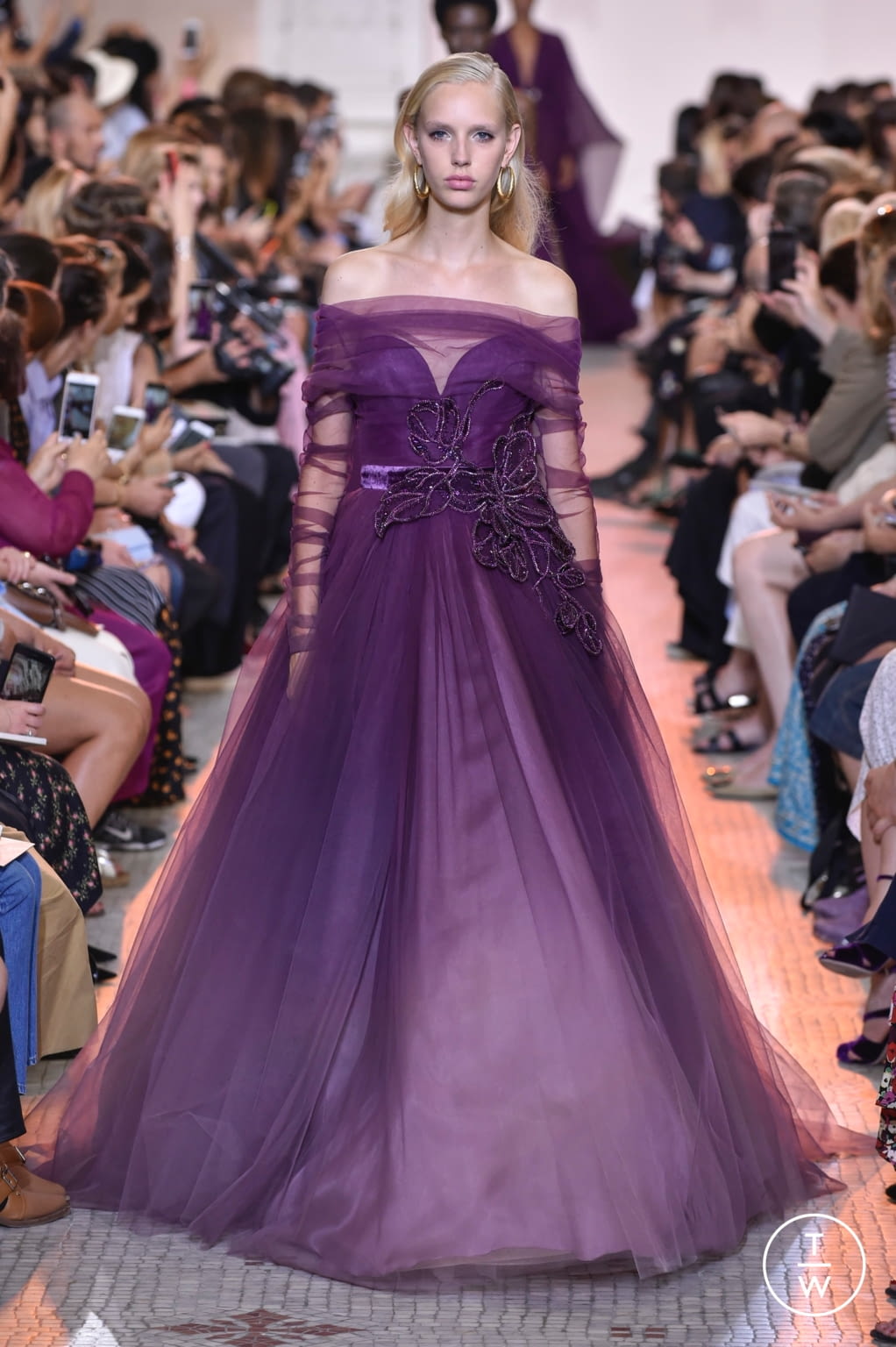Fashion Week Paris Fall/Winter 2018 look 17 from the Elie Saab collection couture
