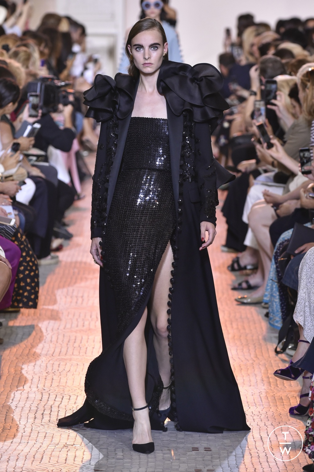 Fashion Week Paris Fall/Winter 2018 look 24 from the Elie Saab collection 高级定制