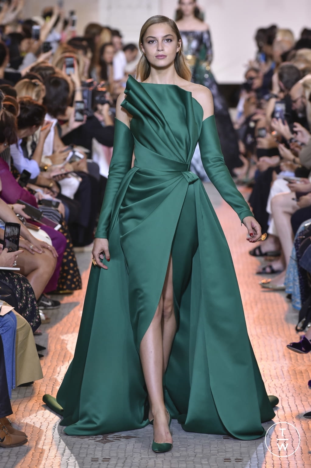 Fashion Week Paris Fall/Winter 2018 look 30 from the Elie Saab collection couture