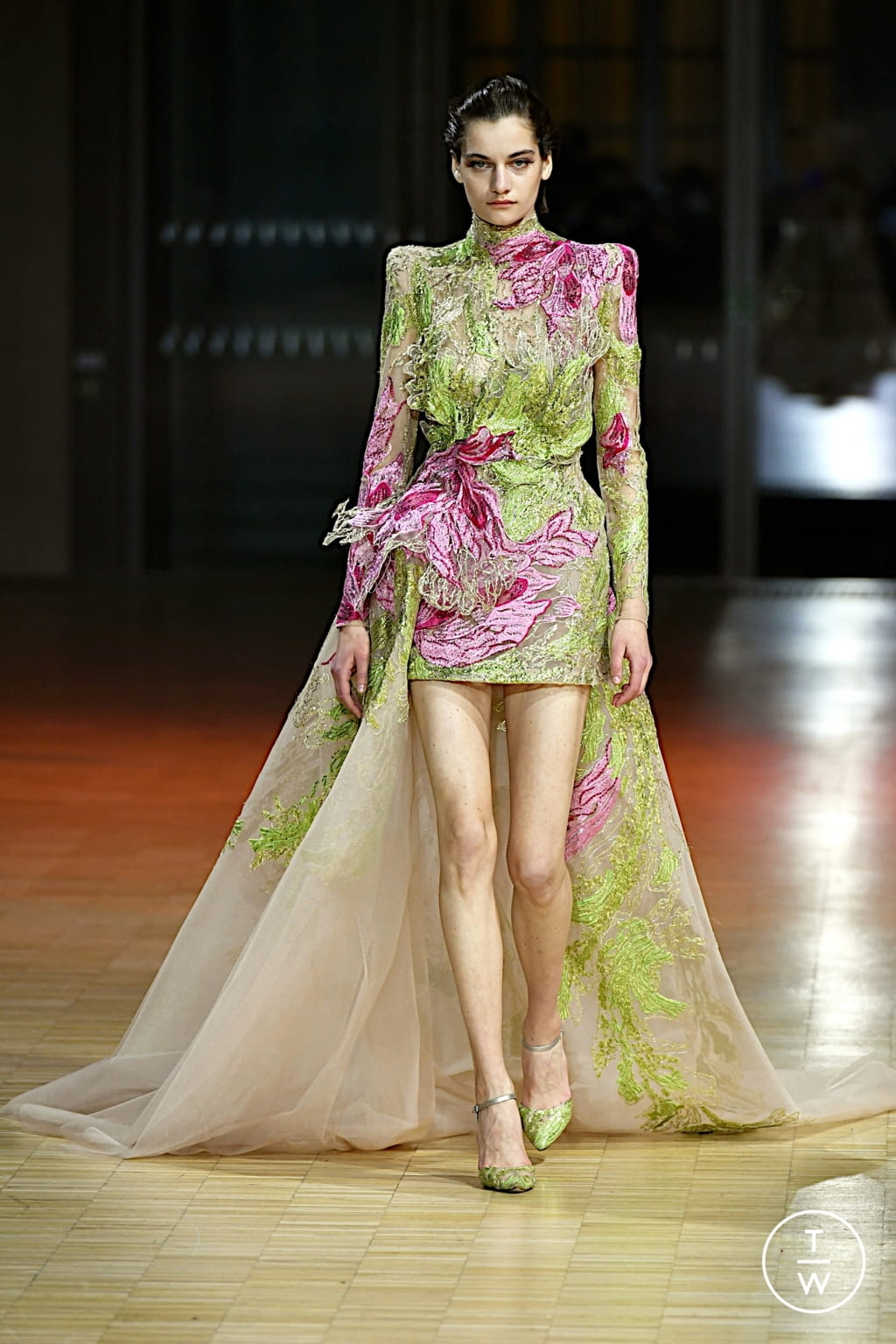 Fashion Week Paris Spring/Summer 2022 look 6 from the Elie Saab collection 高级定制