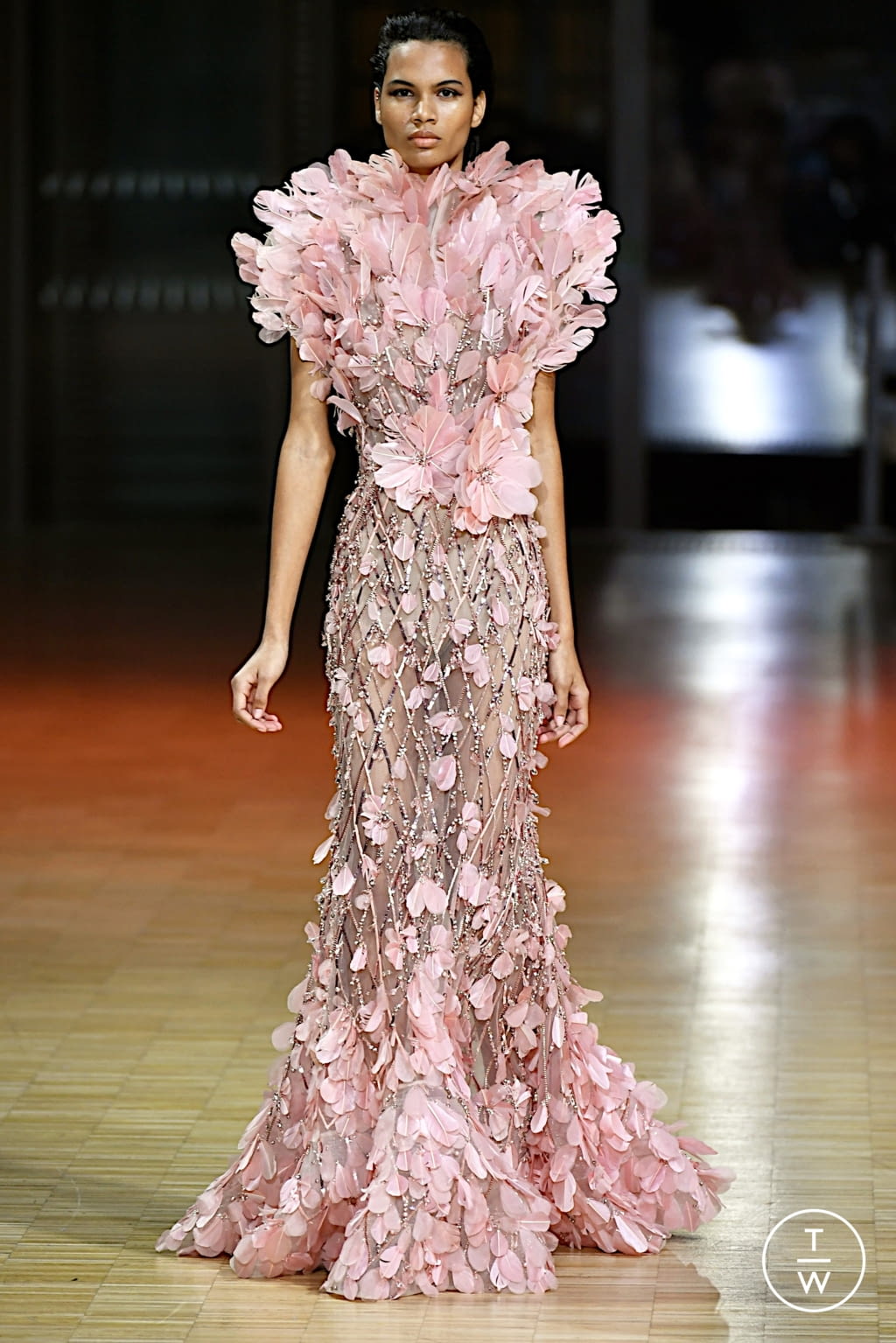 Fashion Week Paris Spring/Summer 2022 look 17 from the Elie Saab collection 高级定制