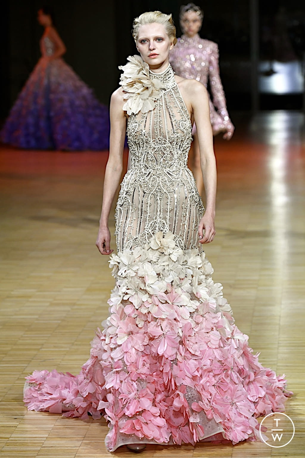 Fashion Week Paris Spring/Summer 2022 look 21 from the Elie Saab collection 高级定制