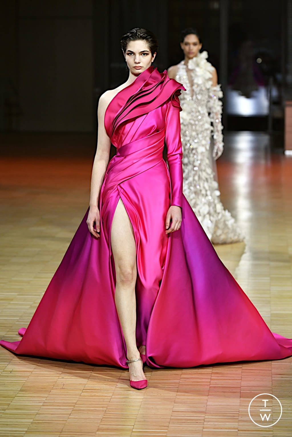 Fashion Week Paris Spring/Summer 2022 look 30 from the Elie Saab collection couture