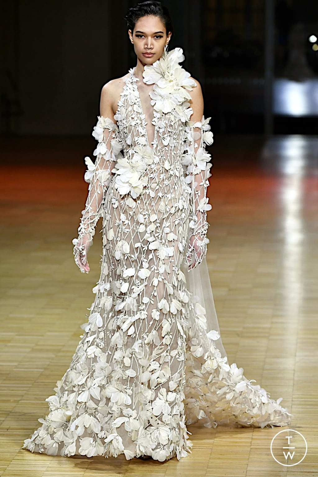 Fashion Week Paris Spring/Summer 2022 look 31 from the Elie Saab collection couture