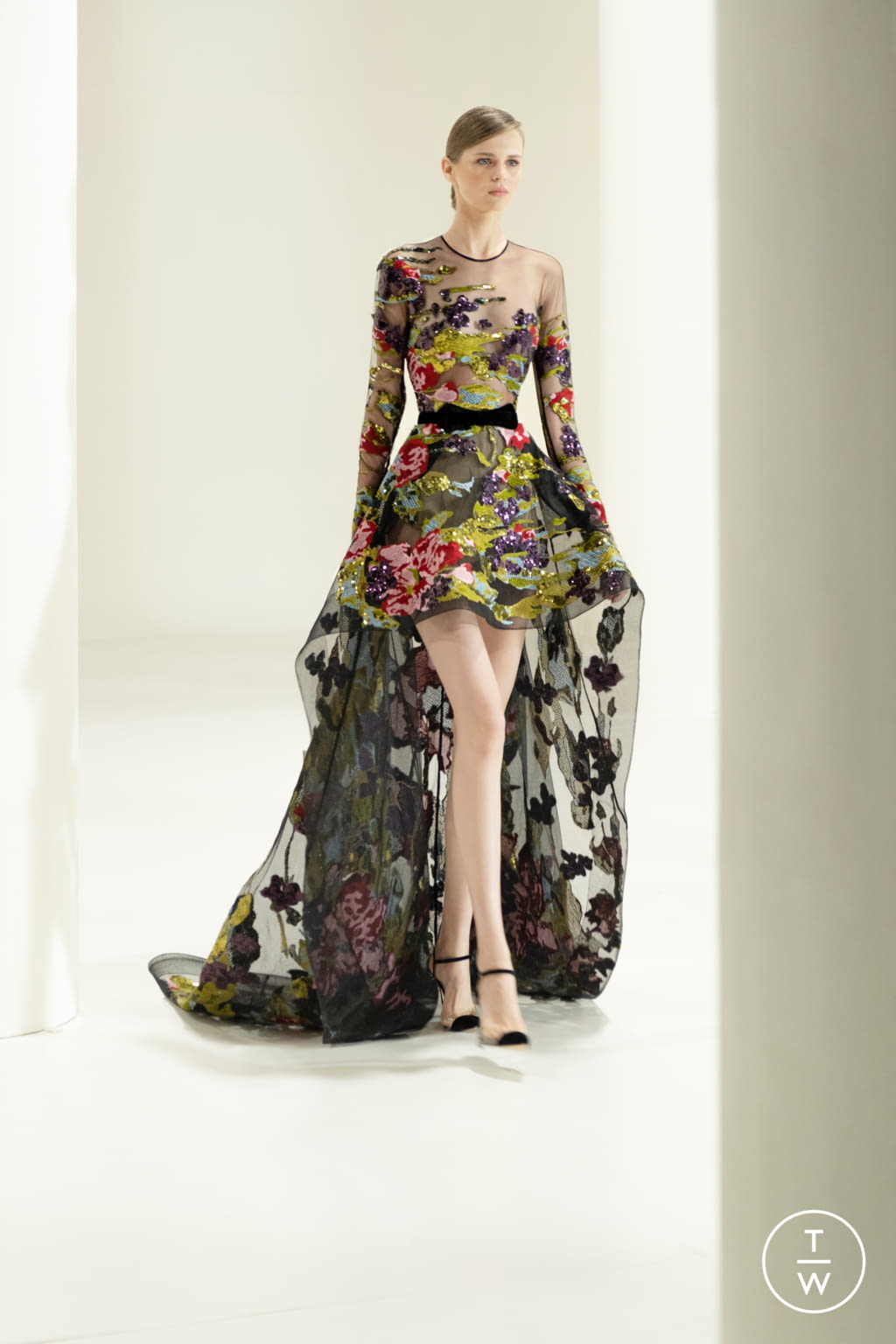 Fashion Week Paris Fall/Winter 2021 look 10 de la collection Elie Saab couture