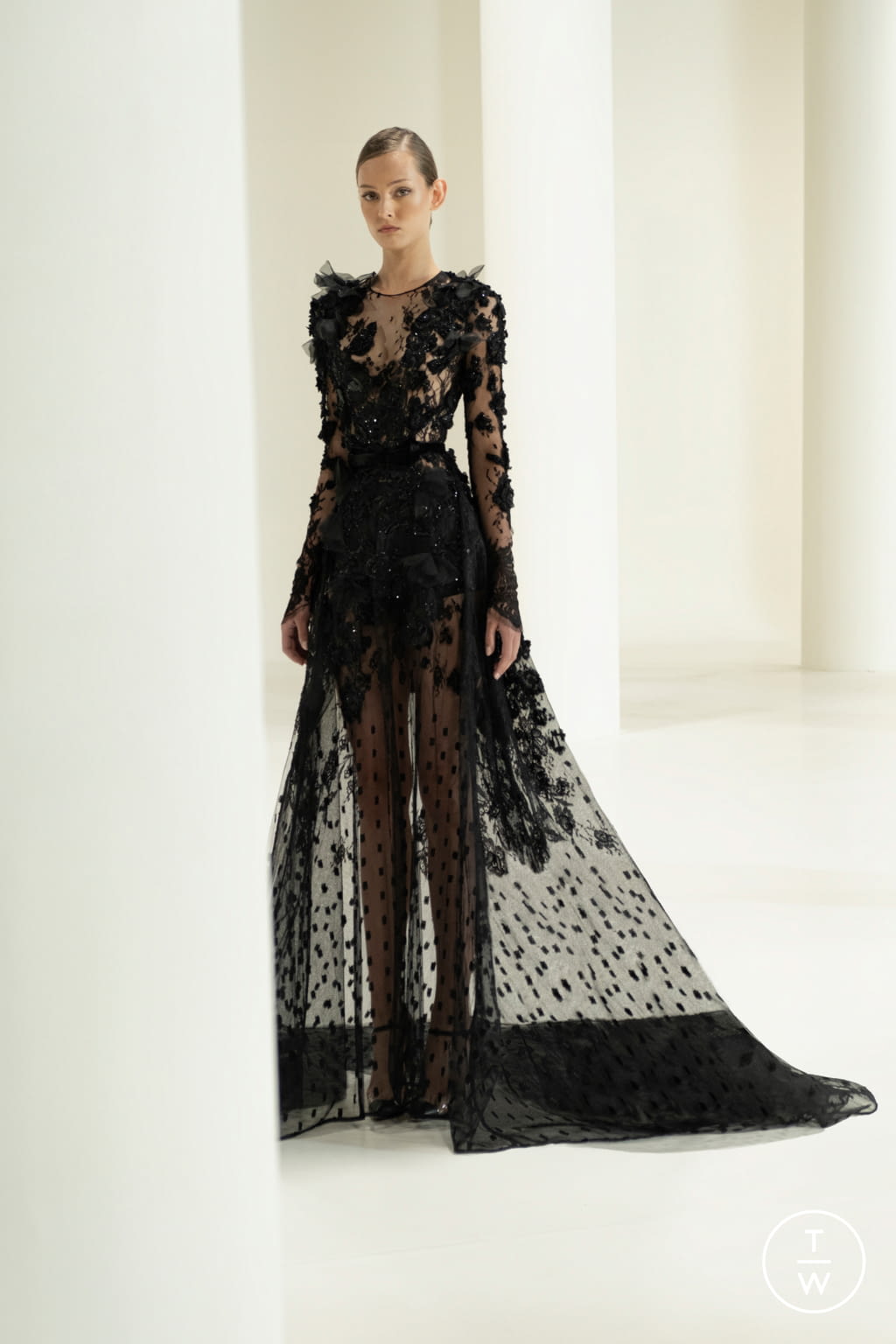 Fashion Week Paris Fall/Winter 2021 look 12 from the Elie Saab collection 高级定制