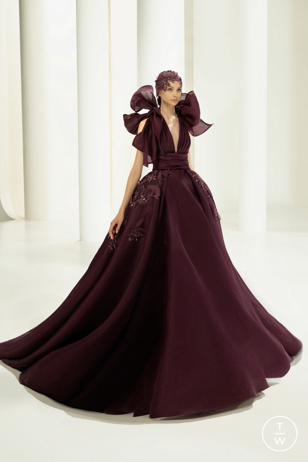 Fashion Week Paris Fall/Winter 2021 look 15 from the Elie Saab collection couture