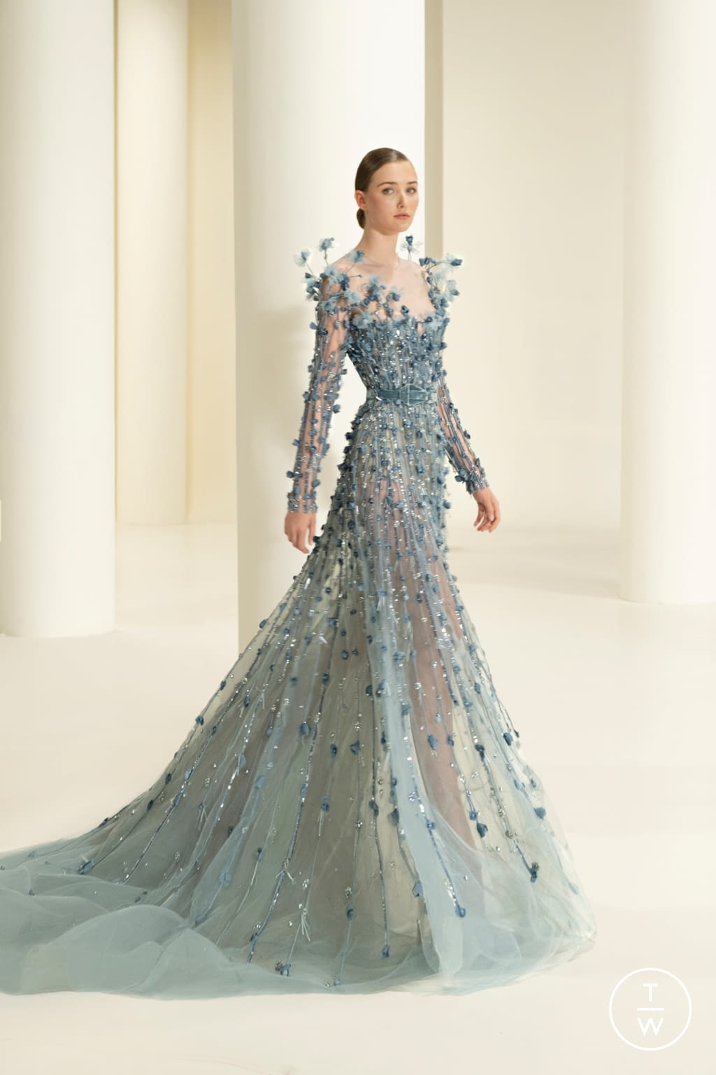 Fashion Week Paris Fall/Winter 2021 look 17 from the Elie Saab collection couture