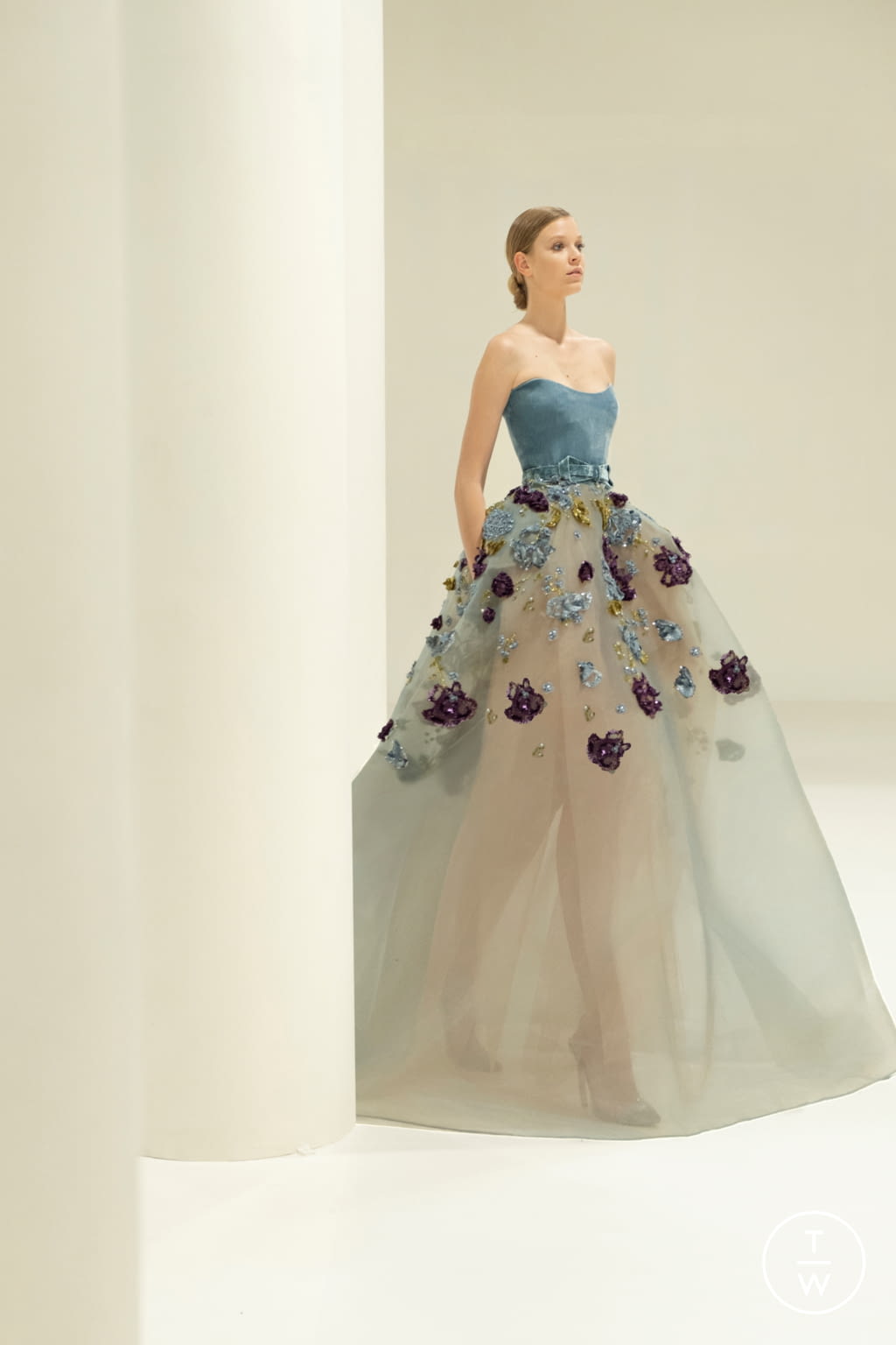 Fashion Week Paris Fall/Winter 2021 look 44 de la collection Elie Saab couture