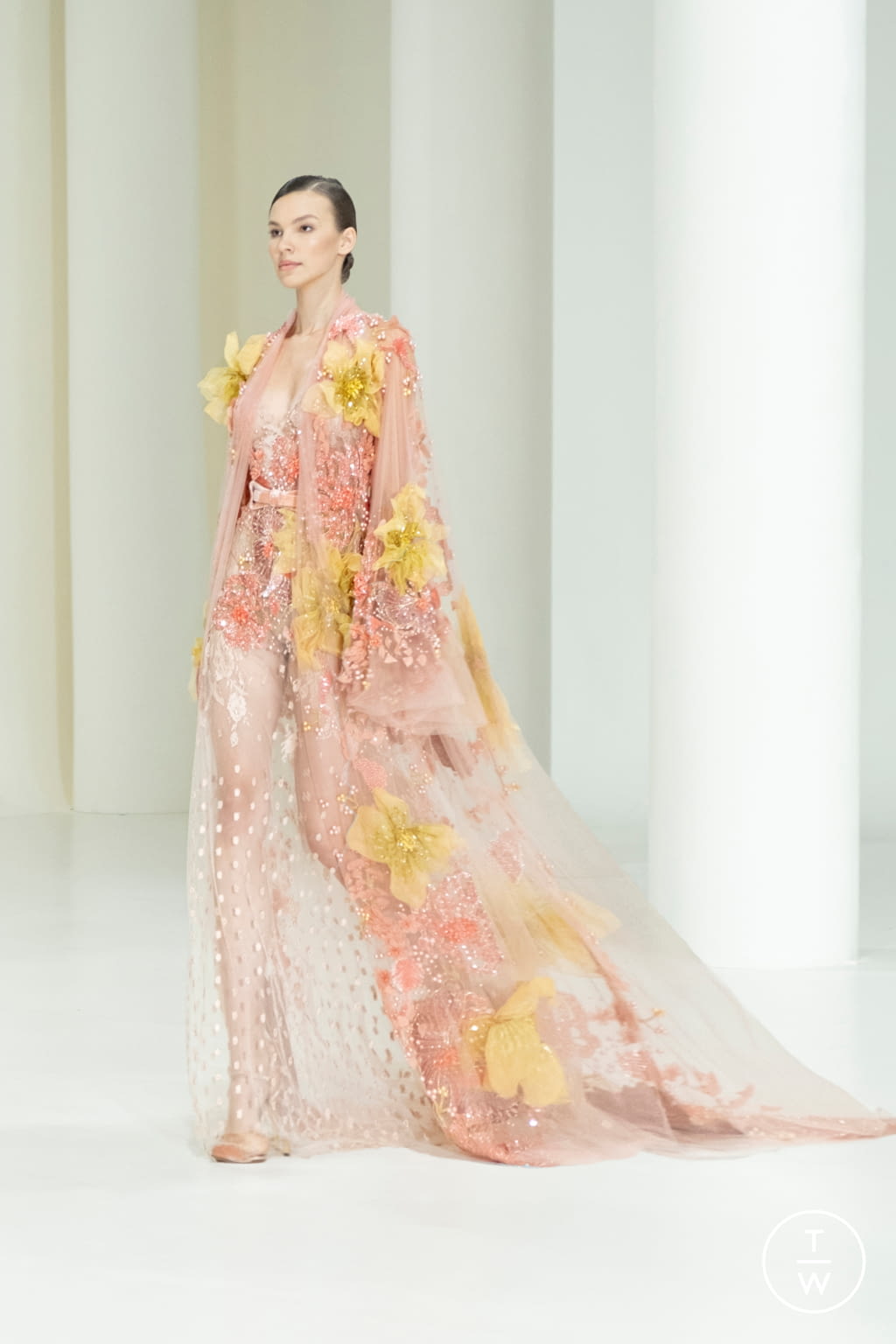 Fashion Week Paris Fall/Winter 2021 look 48 from the Elie Saab collection couture