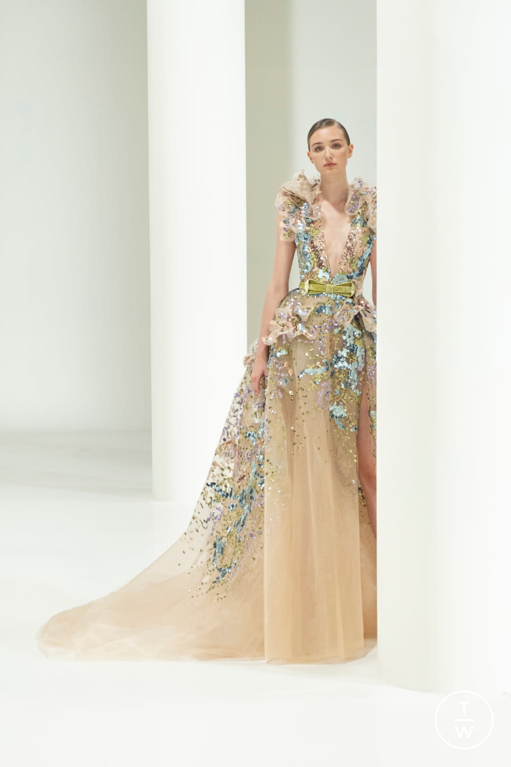 Fashion Week Paris Fall/Winter 2021 look 52 from the Elie Saab collection couture