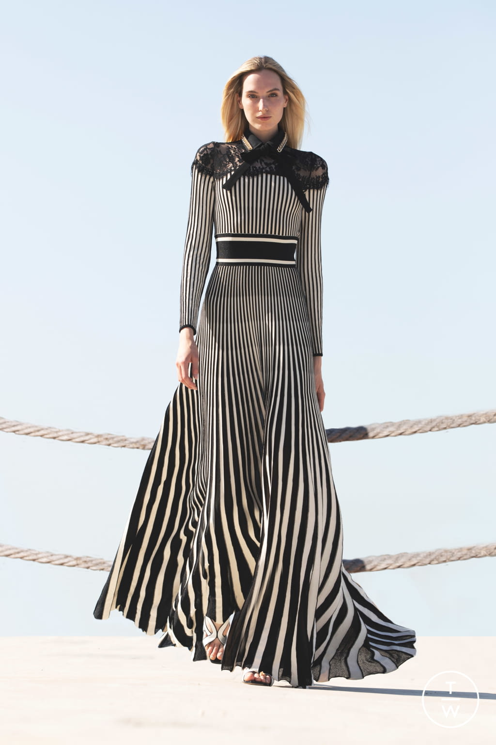 Fashion Week Paris Resort 2022 look 38 de la collection Elie Saab womenswear