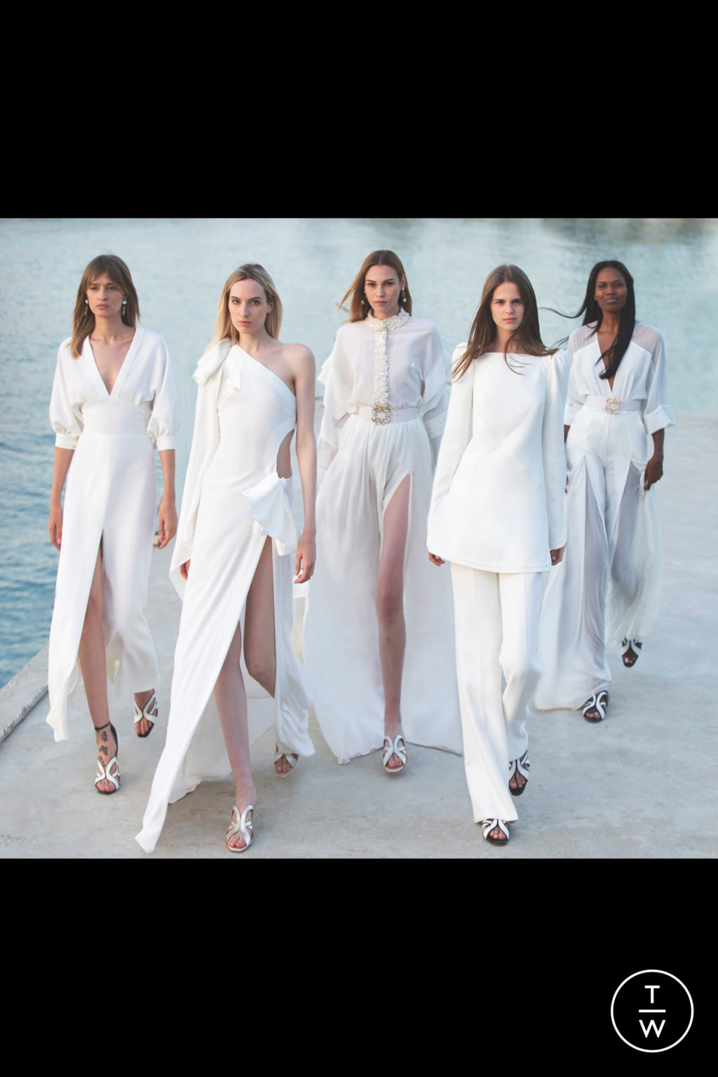 Fashion Week Paris Resort 2022 look 52 de la collection Elie Saab womenswear