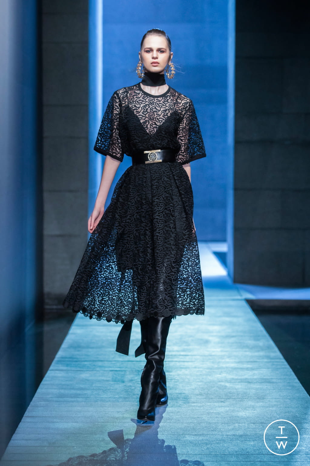 Fashion Week Paris Fall/Winter 2021 look 26 from the Elie Saab collection womenswear