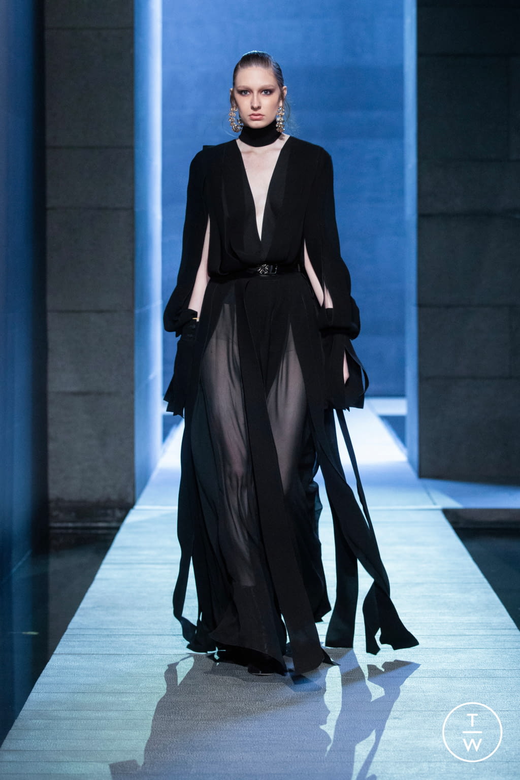 Fashion Week Paris Fall/Winter 2021 look 32 from the Elie Saab collection 女装
