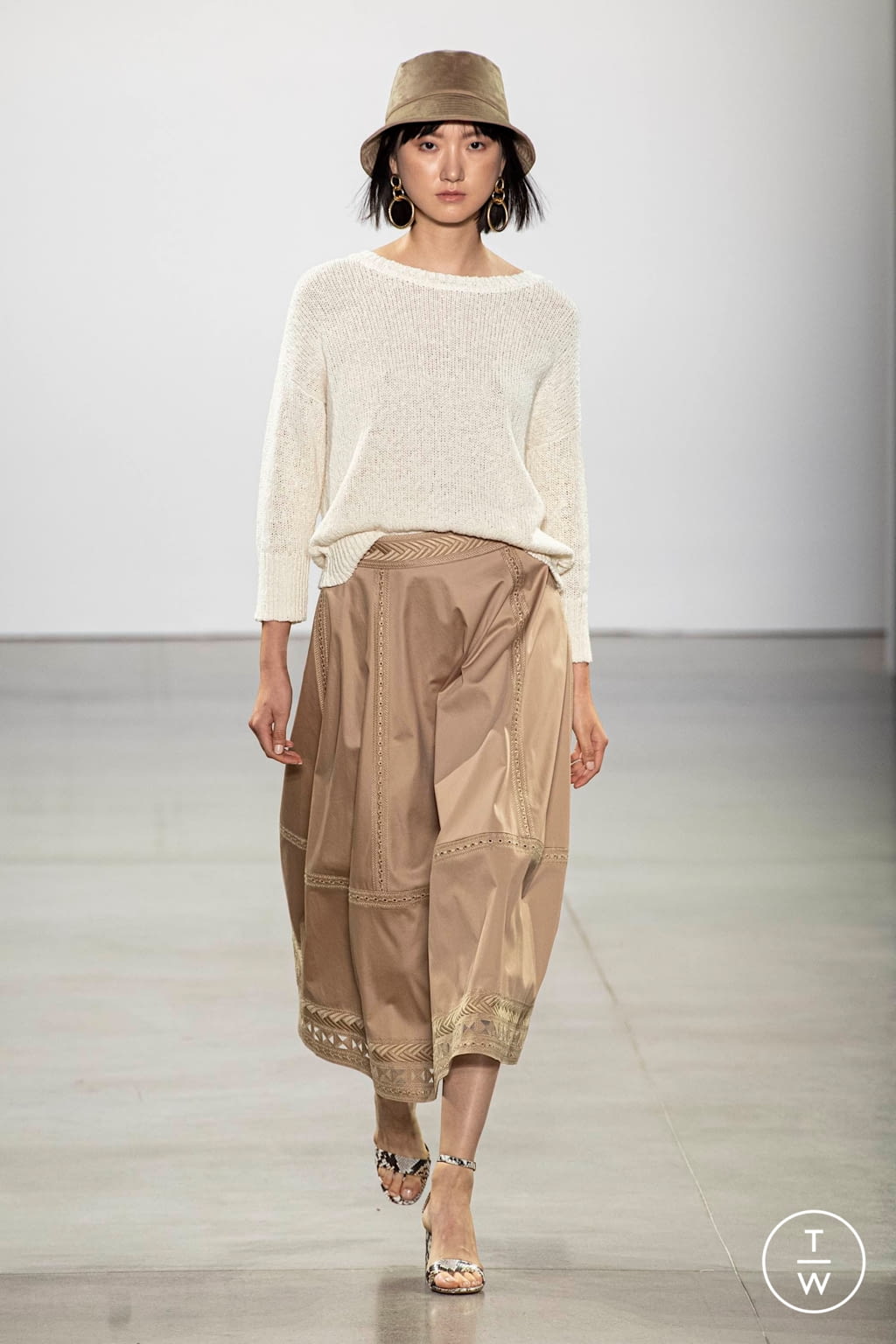 Fashion Week New York Spring/Summer 2020 look 9 from the Elie Tahari collection 女装