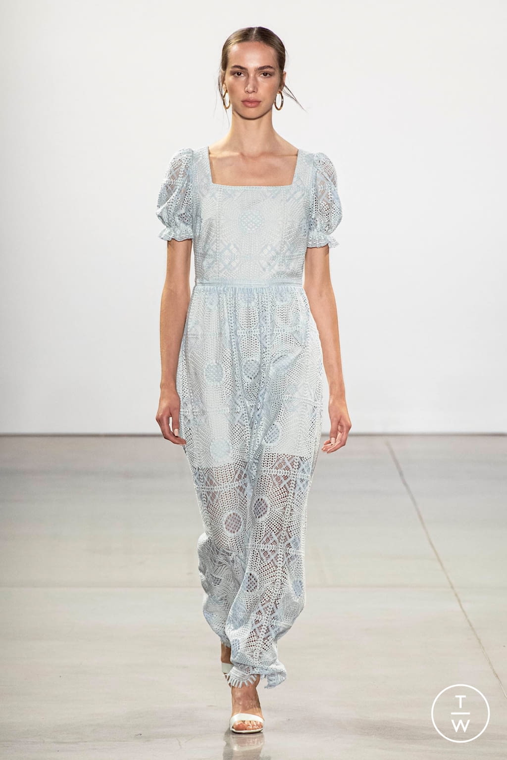 Fashion Week New York Spring/Summer 2020 look 23 from the Elie Tahari collection womenswear