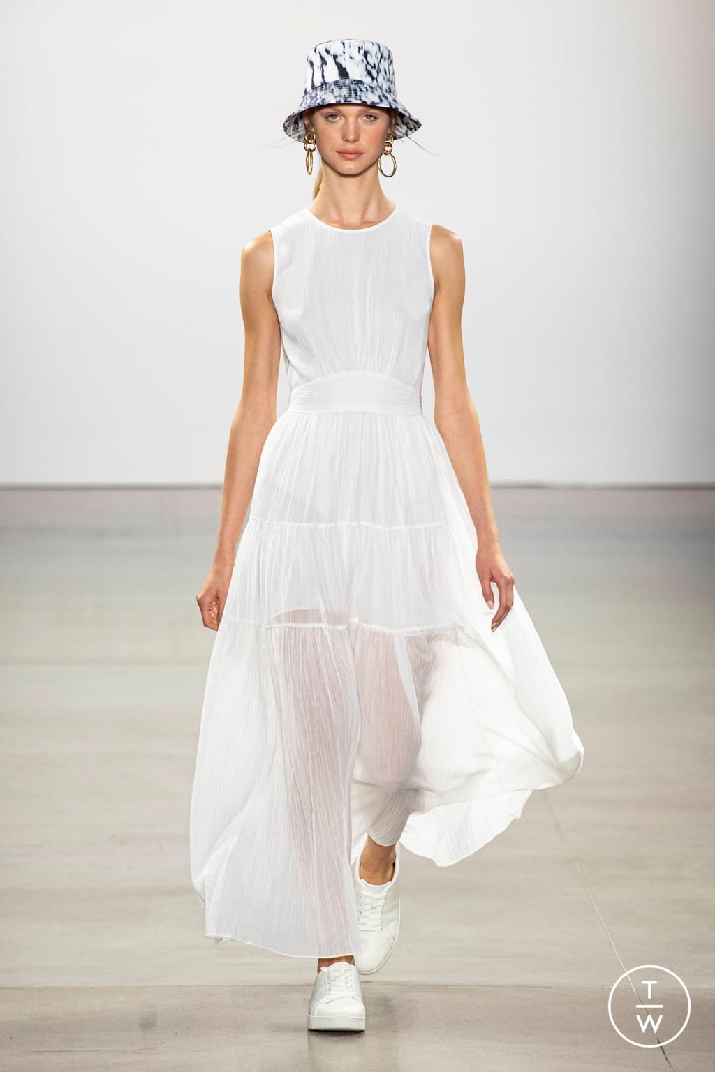 Fashion Week New York Spring/Summer 2020 look 24 from the Elie Tahari collection 女装