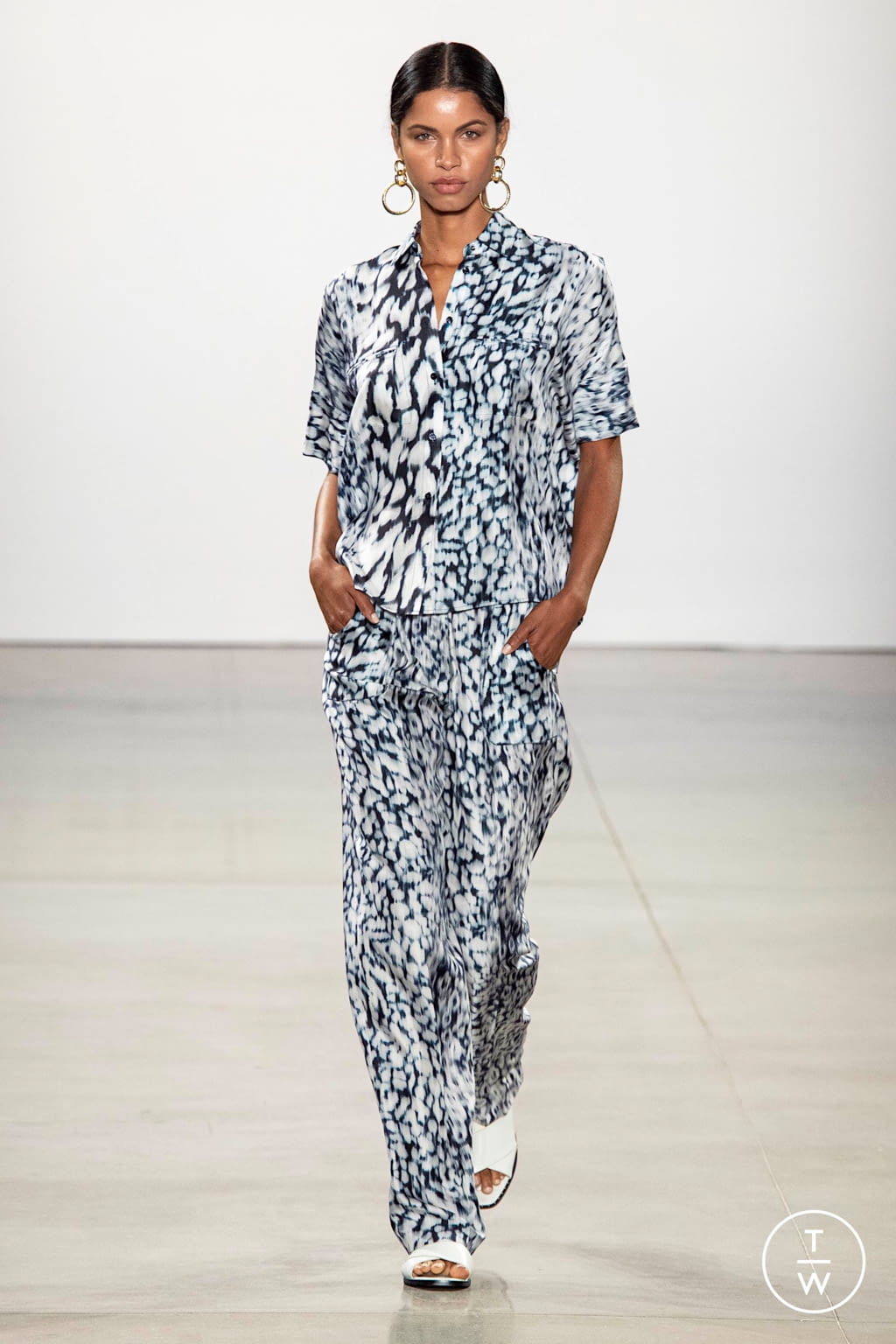 Fashion Week New York Spring/Summer 2020 look 28 from the Elie Tahari collection womenswear