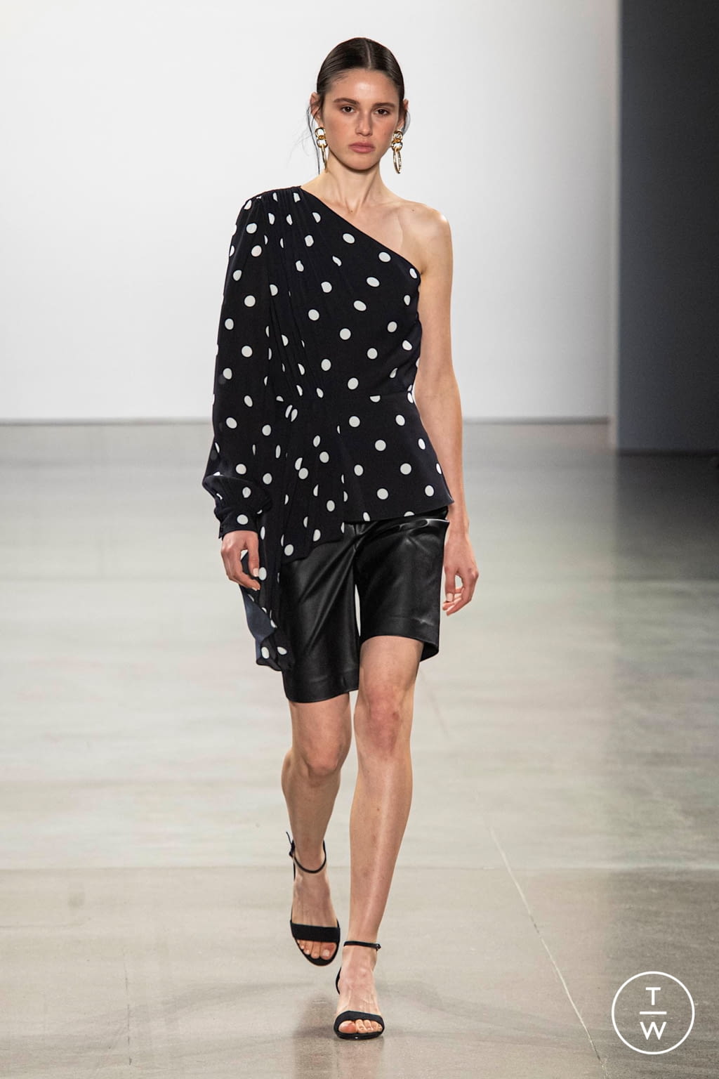 Fashion Week New York Spring/Summer 2020 look 31 from the Elie Tahari collection womenswear