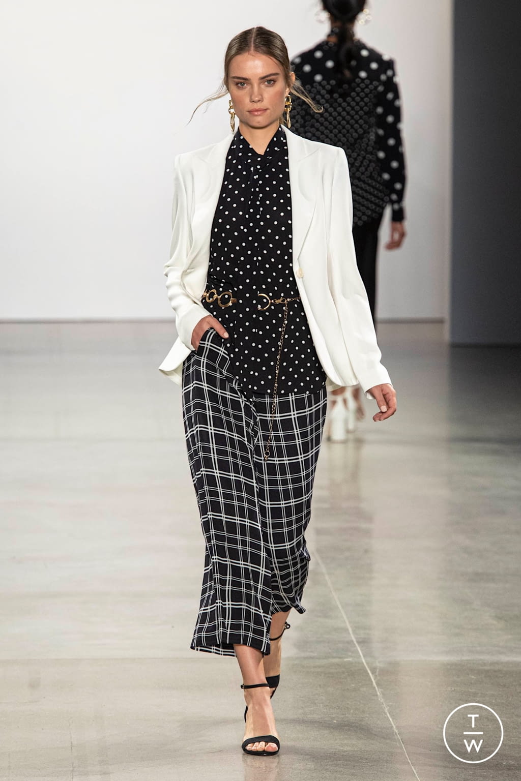 Fashion Week New York Spring/Summer 2020 look 35 from the Elie Tahari collection womenswear