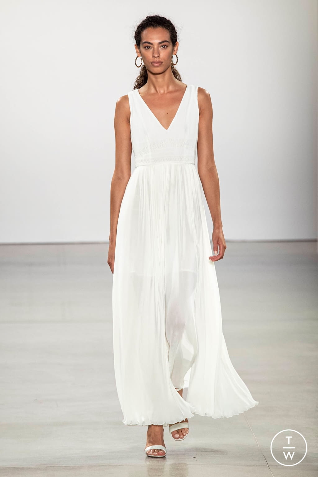 Fashion Week New York Spring/Summer 2020 look 42 from the Elie Tahari collection womenswear