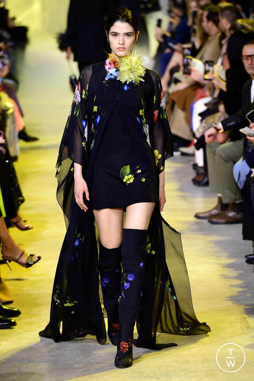 Fashion Week Paris Fall/Winter 2023 look 4 from the Elie Saab collection womenswear