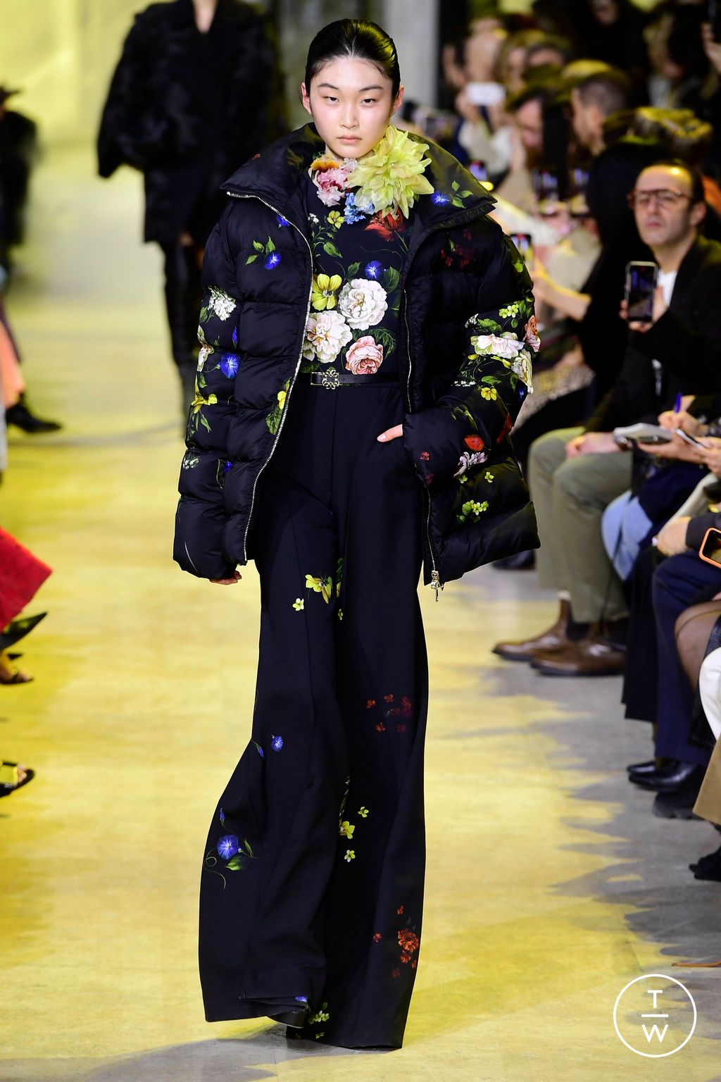 Fashion Week Paris Fall/Winter 2023 look 6 de la collection Elie Saab womenswear