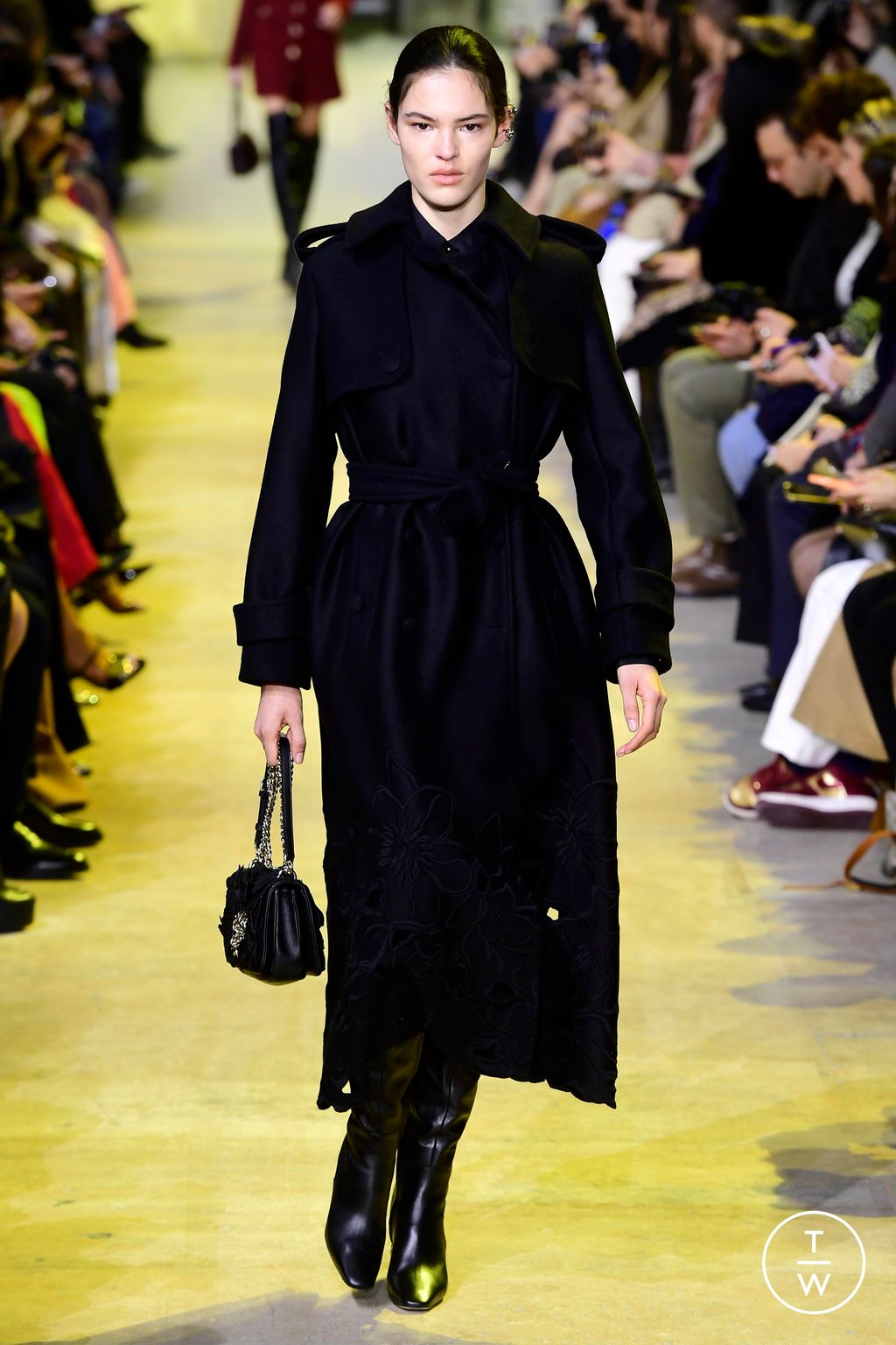 Fashion Week Paris Fall/Winter 2023 look 18 from the Elie Saab collection 女装