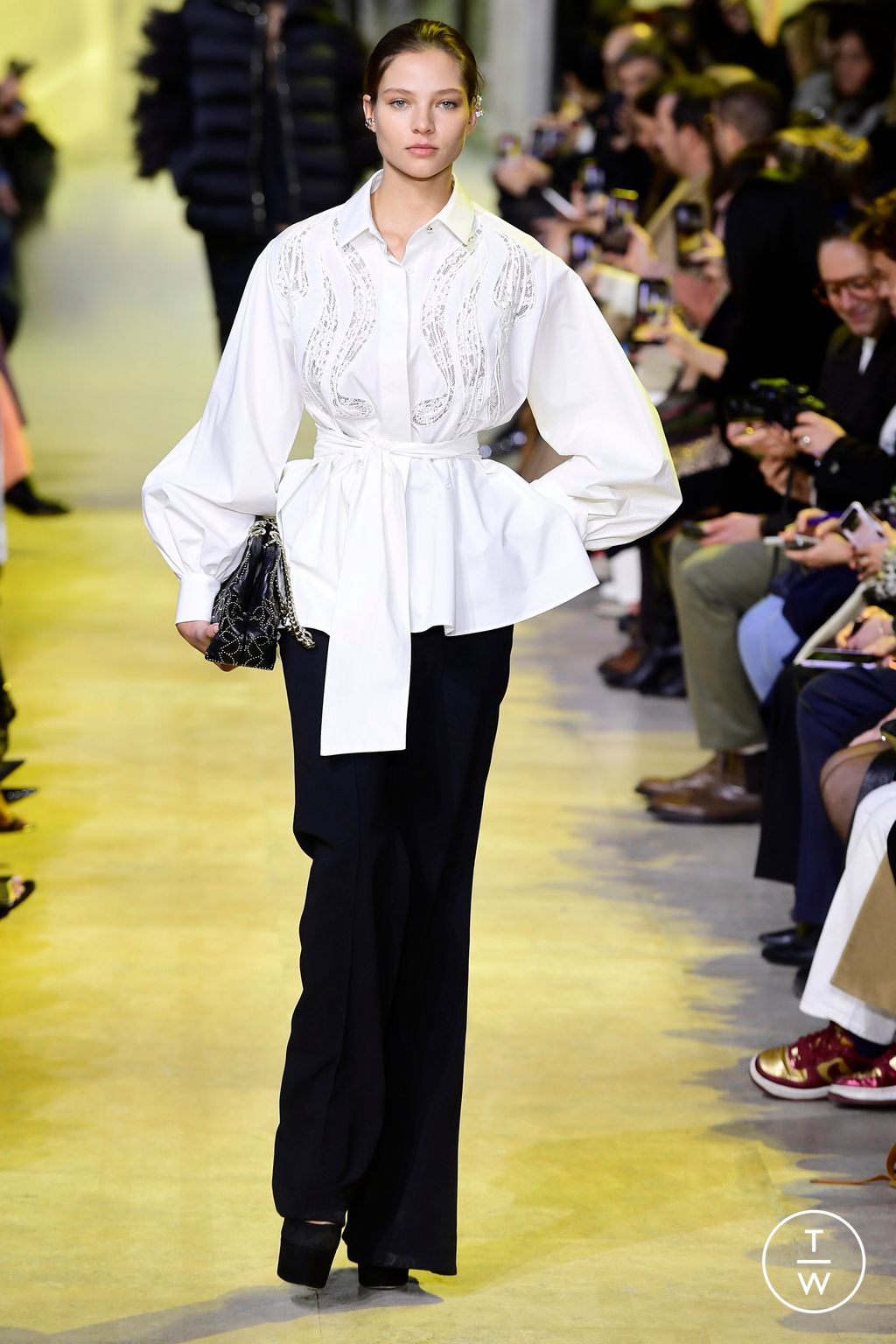 Fashion Week Paris Fall/Winter 2023 look 20 de la collection Elie Saab womenswear