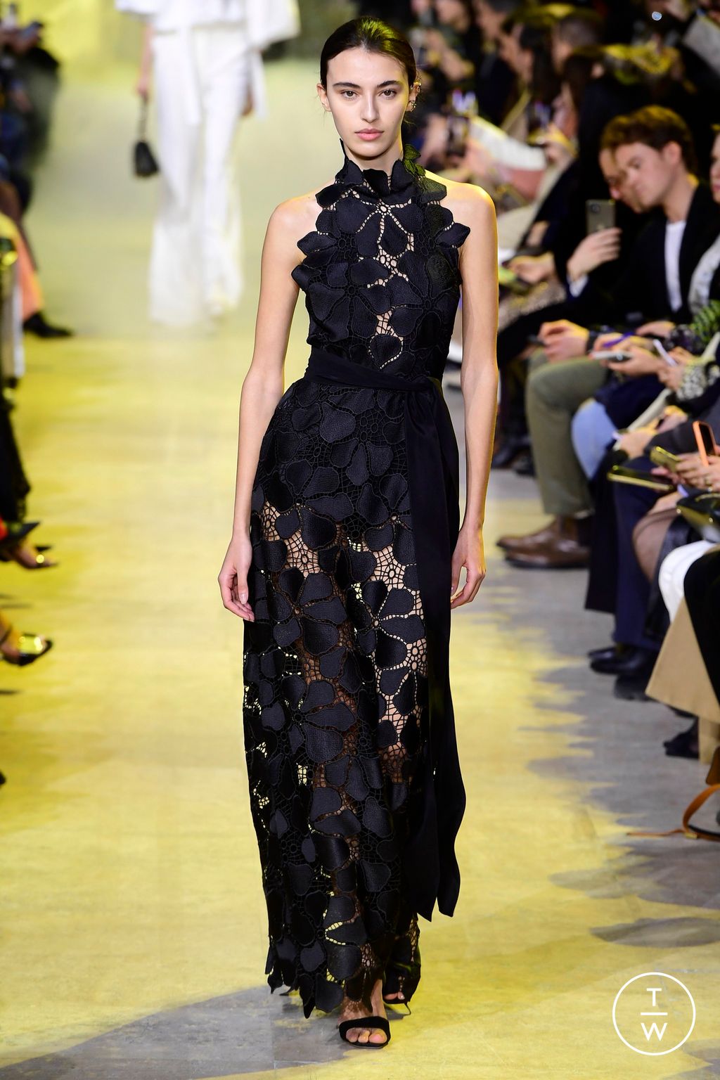 Fashion Week Paris Fall/Winter 2023 look 22 from the Elie Saab collection 女装