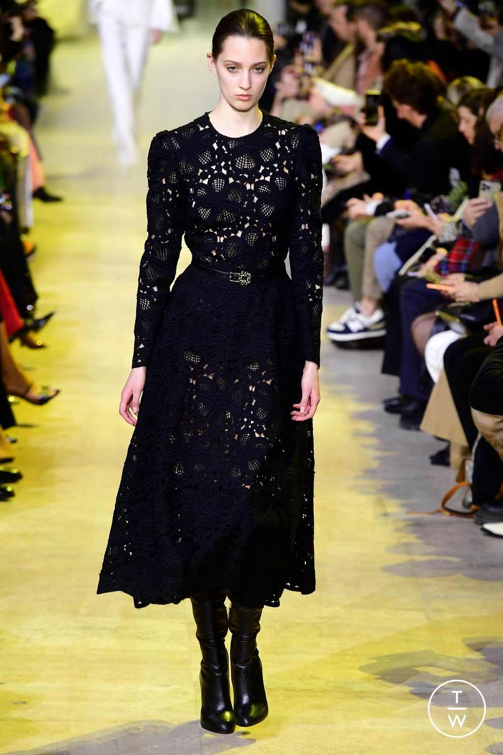 Fashion Week Paris Fall/Winter 2023 look 26 from the Elie Saab collection womenswear