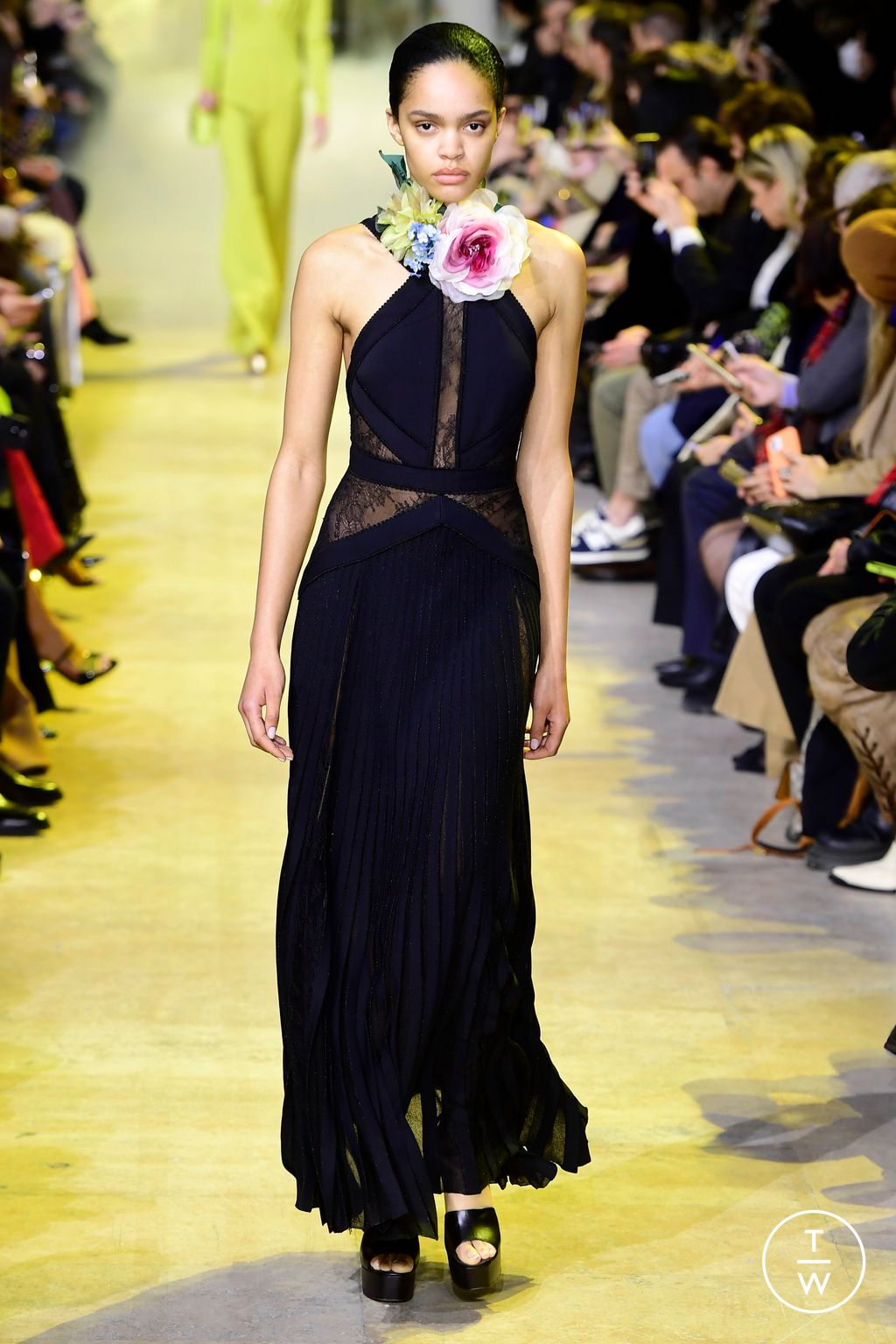 Fashion Week Paris Fall/Winter 2023 look 29 de la collection Elie Saab womenswear